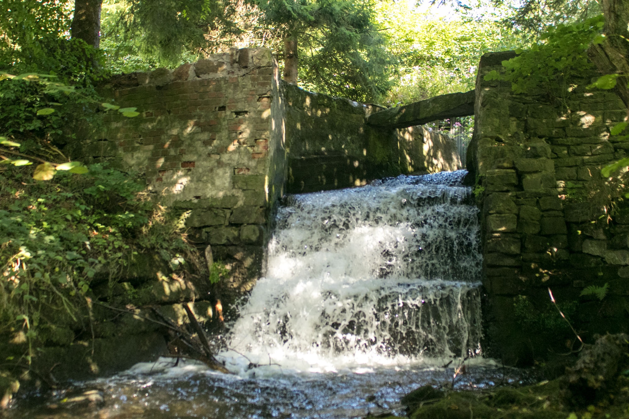 Haus am Wasserfall