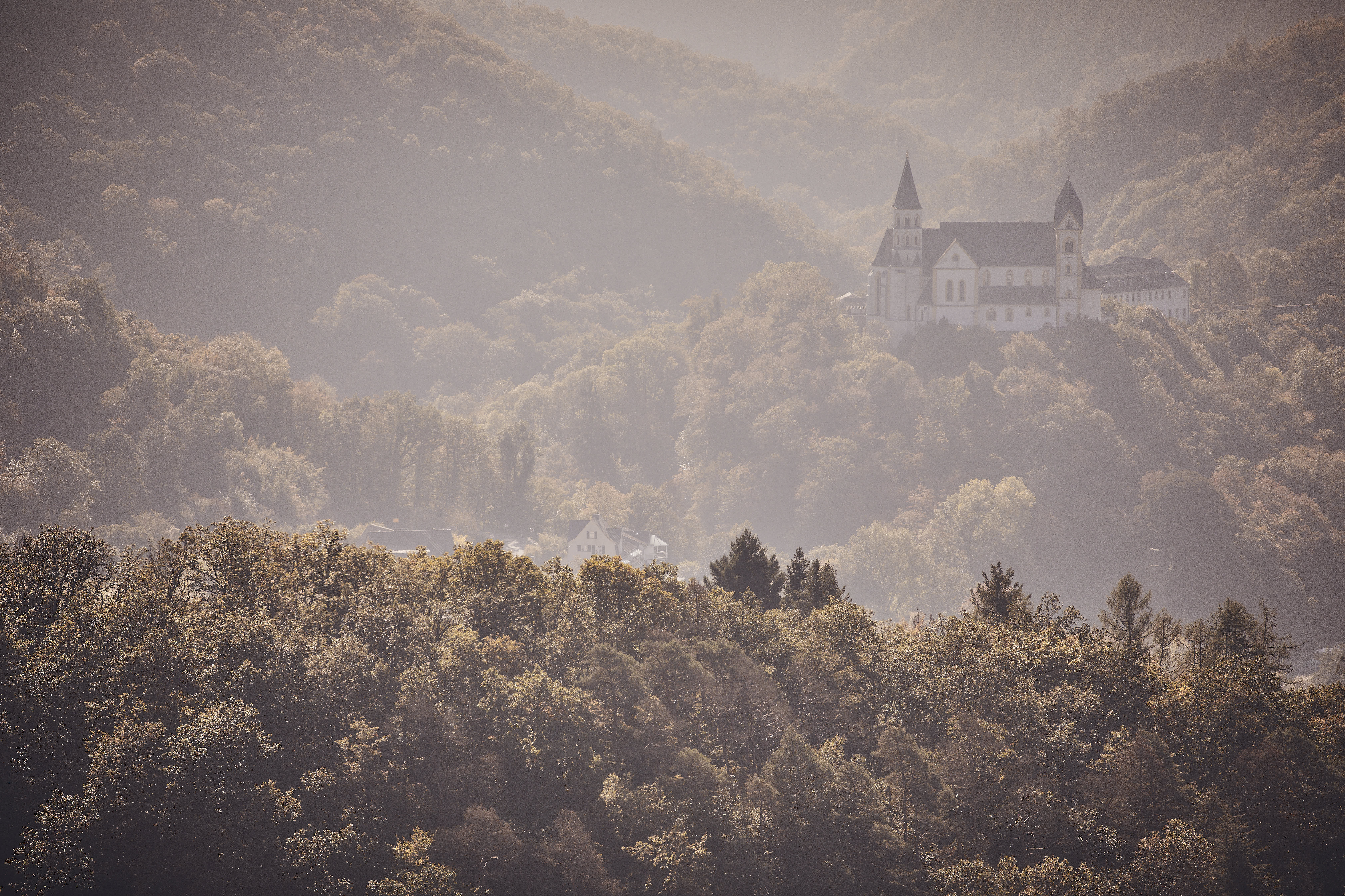 Blick auf Kloster Arnstein _Foto Marco Rothbrust.jpg