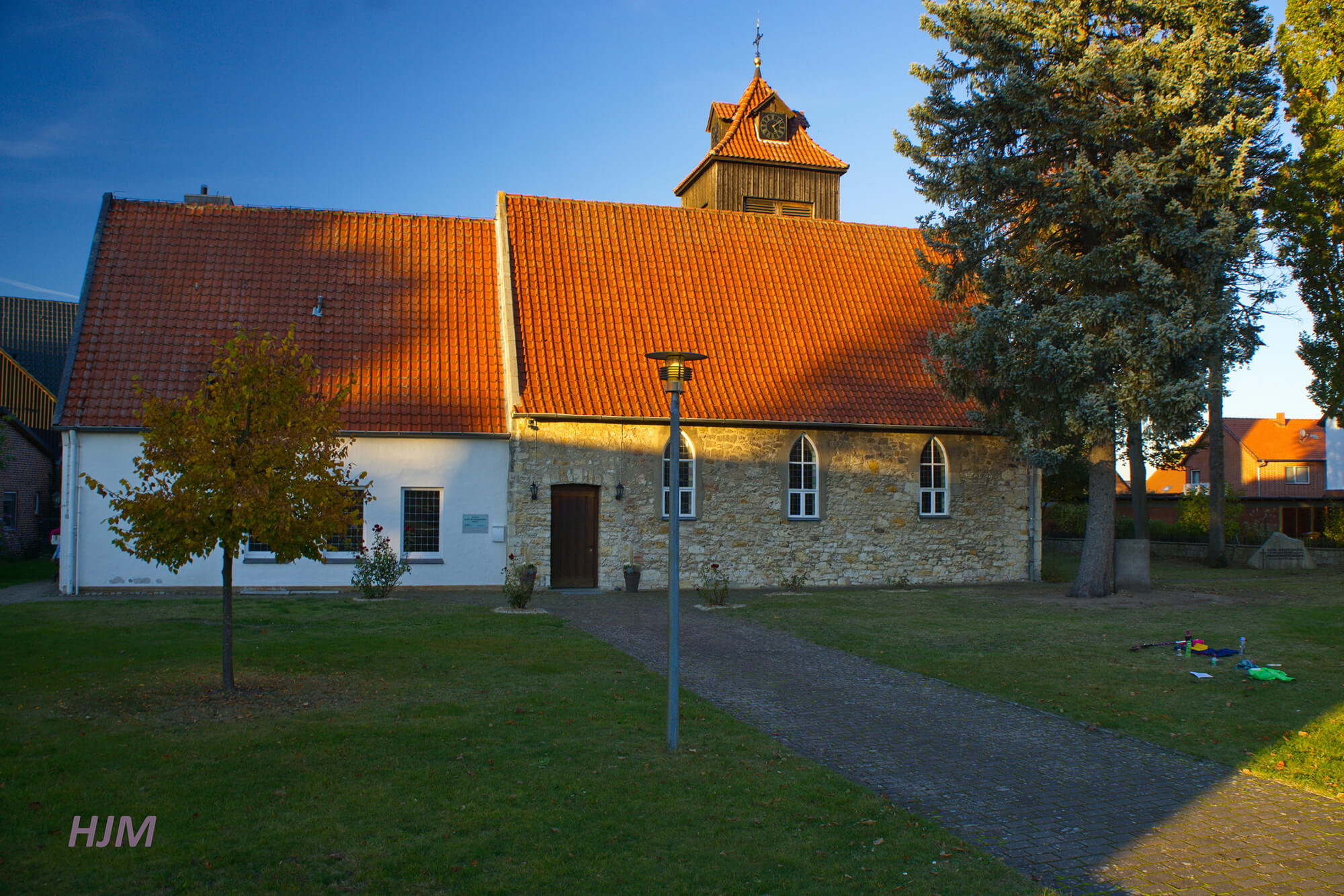 St.-Viti-Kirche Hillerse_aussen_H.-Jürgen Michels.jpg