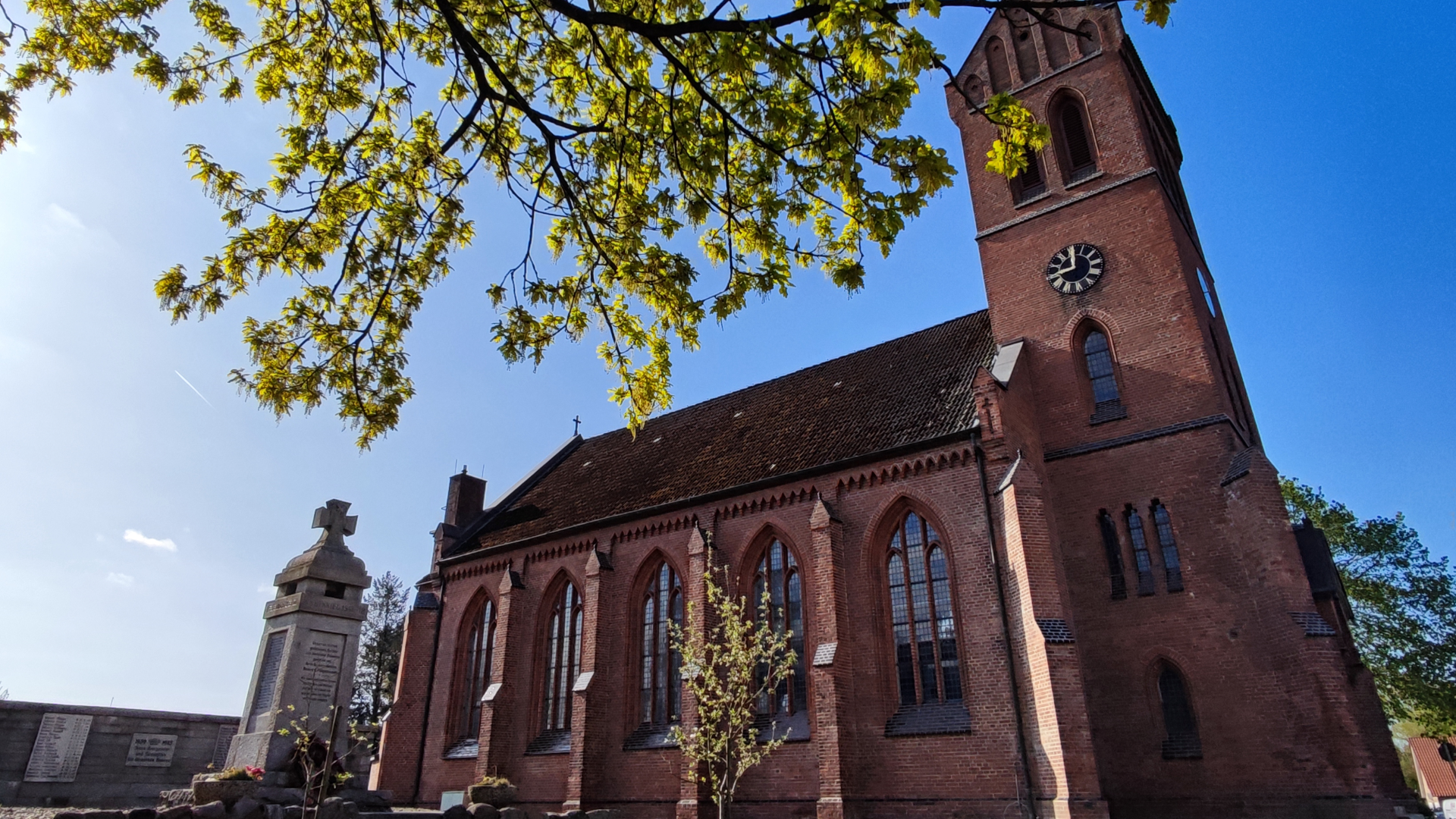 Heilig-Kreuz-Kirche - Bevern