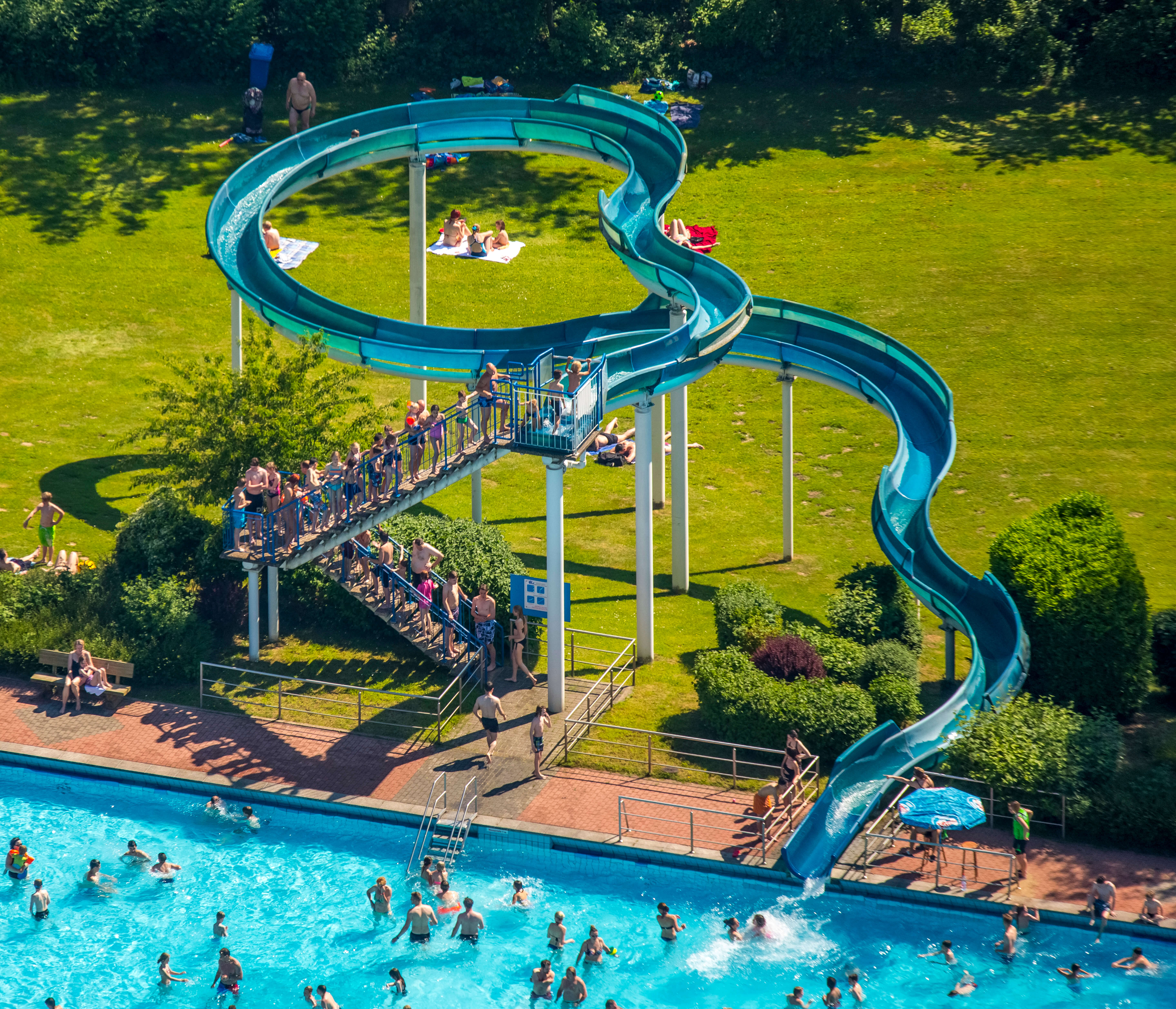 Frei-Hallenbad & Sauna HeljensBAD Frei-Hallenbad & Sauna HeljensBAD