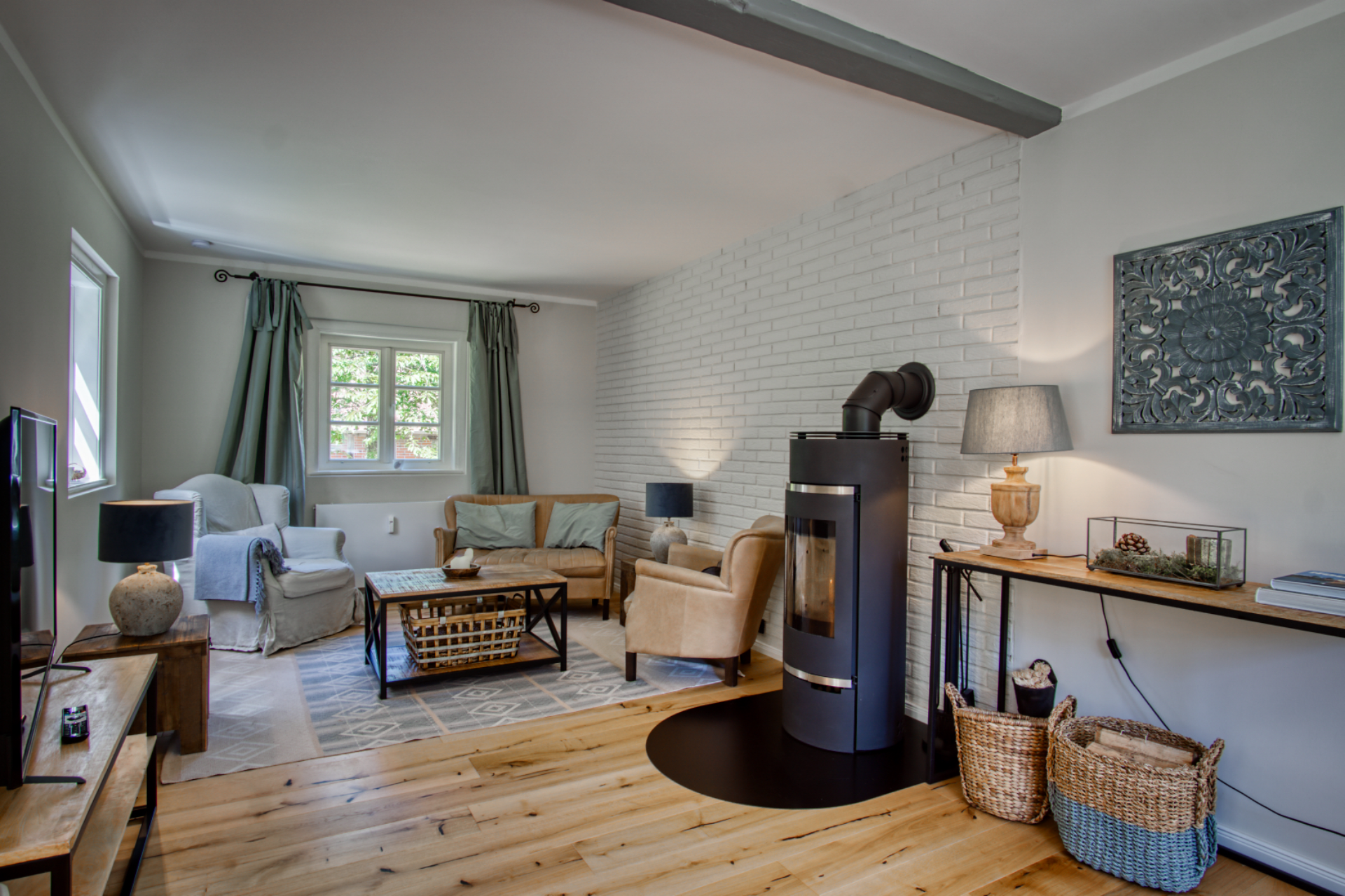 Wohnzimmer mit Holzboden
