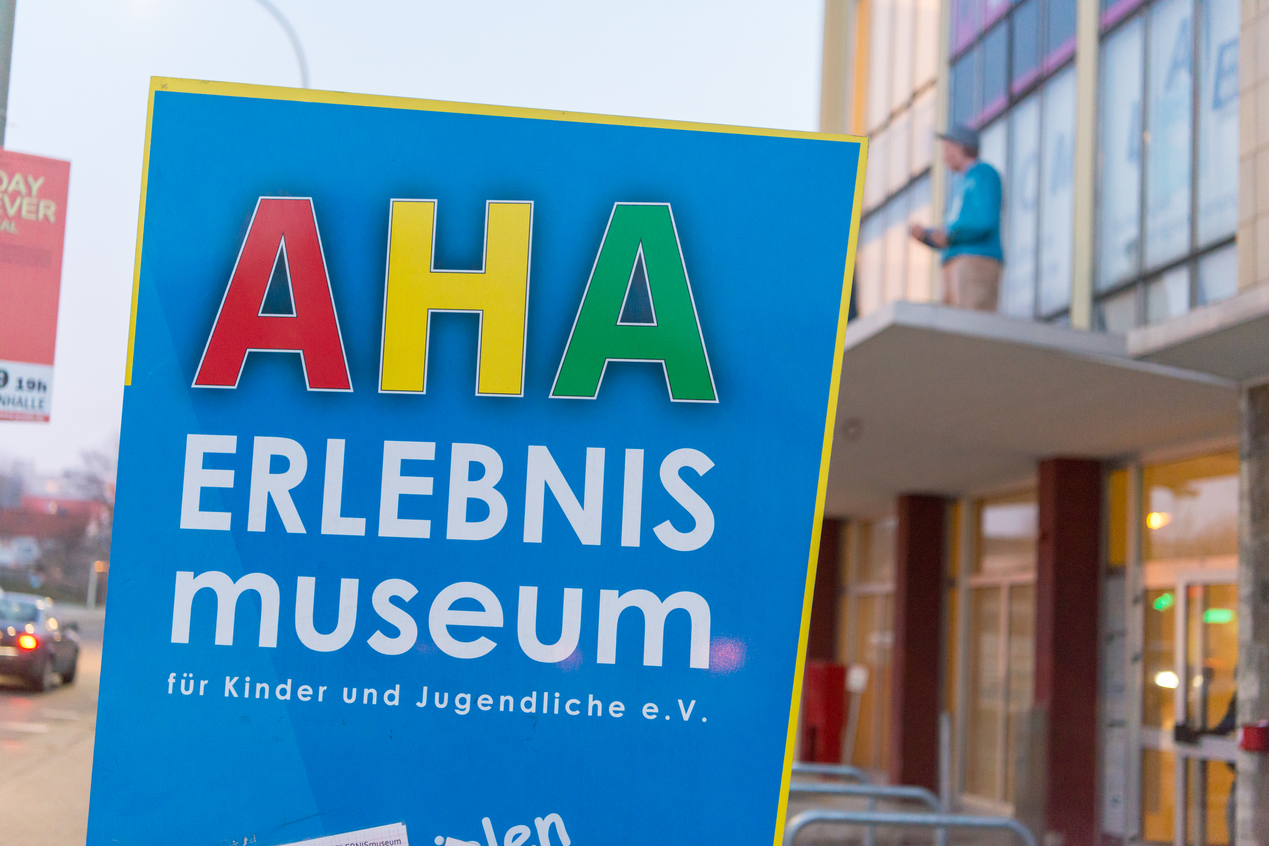 Schild Aha-ErlebnismuseumAha Experience Museum signSkilt til Aha-oplevelsesmuseetAha Experience Museum bord