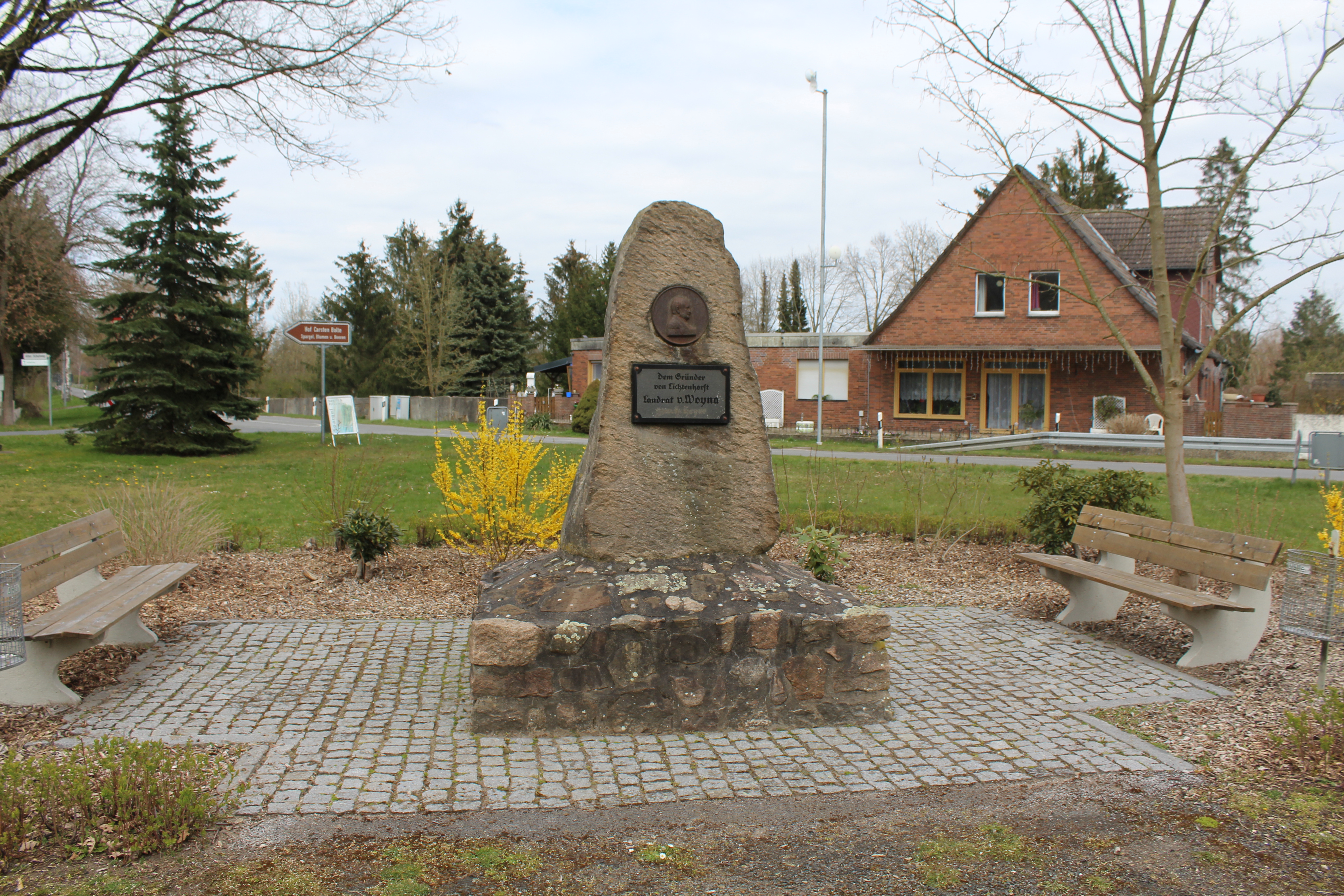 Gedenkstein Landrat v. Woyna
