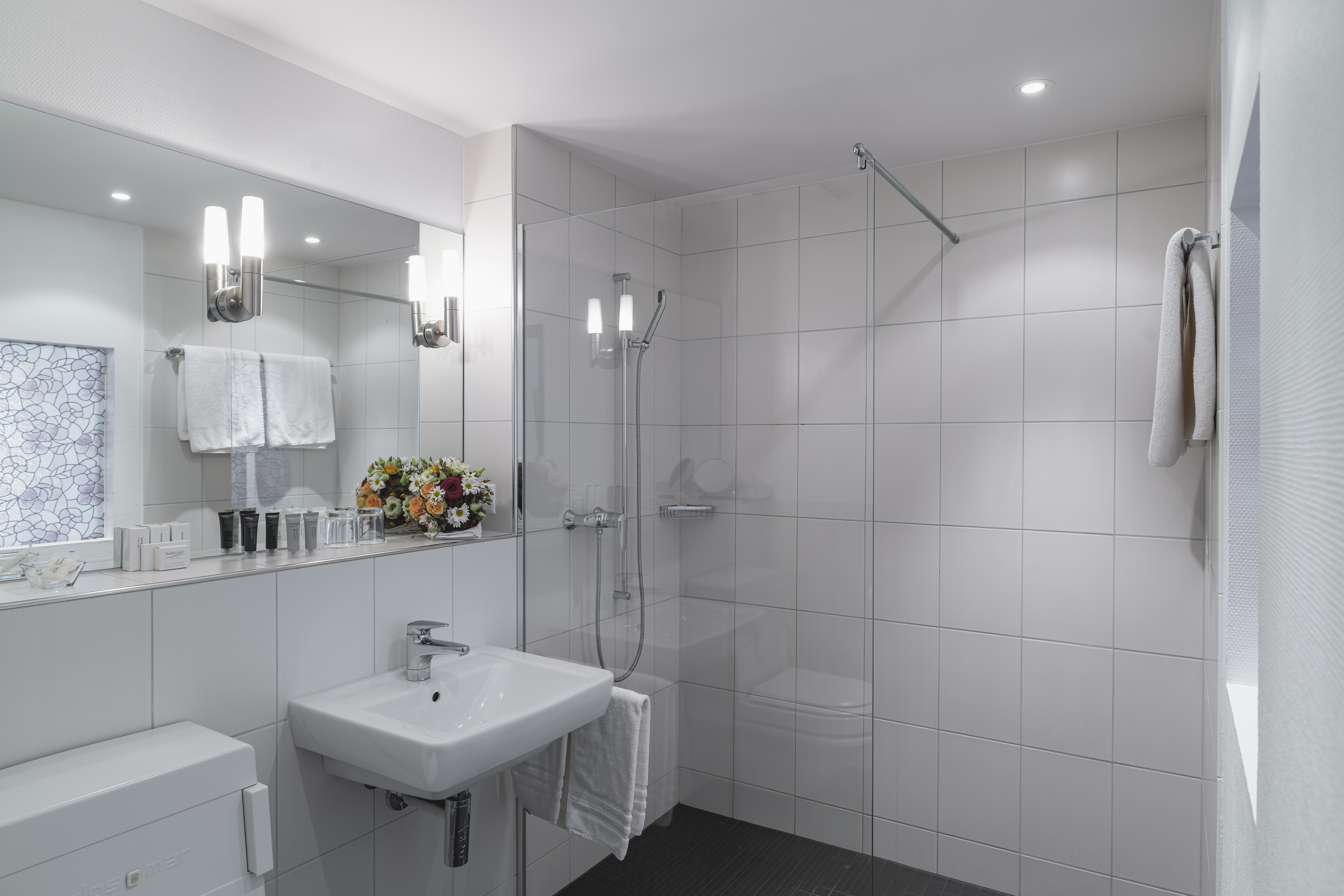 Roessli_Brunnen_Schoepfer_Gastro_ZUE8141_(c)zuerrer_gross.jpg Roessli_Brunnen_Schoepfer_Gastro_ZUE8141_(c)zuerrer_gross.jpg