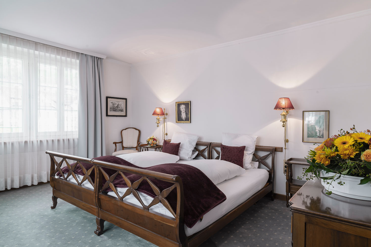 Weisses_Roessli_Schwyz_Schoepfer_Gastro_ZUE8192_(c)zuerrer_klein.jpg Weisses_Roessli_Schwyz_Schoepfer_Gastro_ZUE8192_(c)zuerrer_klein.jpg