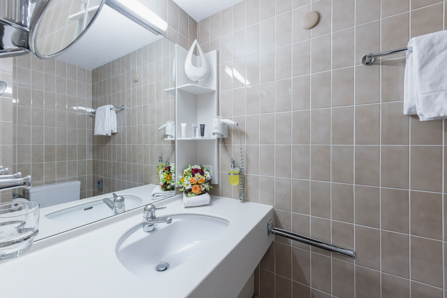 Weisses_Roessli_Schwyz_Schoepfer_Gastro_ZUE8185_(c)zuerrer_klein.jpg Weisses_Roessli_Schwyz_Schoepfer_Gastro_ZUE8185_(c)zuerrer_klein.jpg