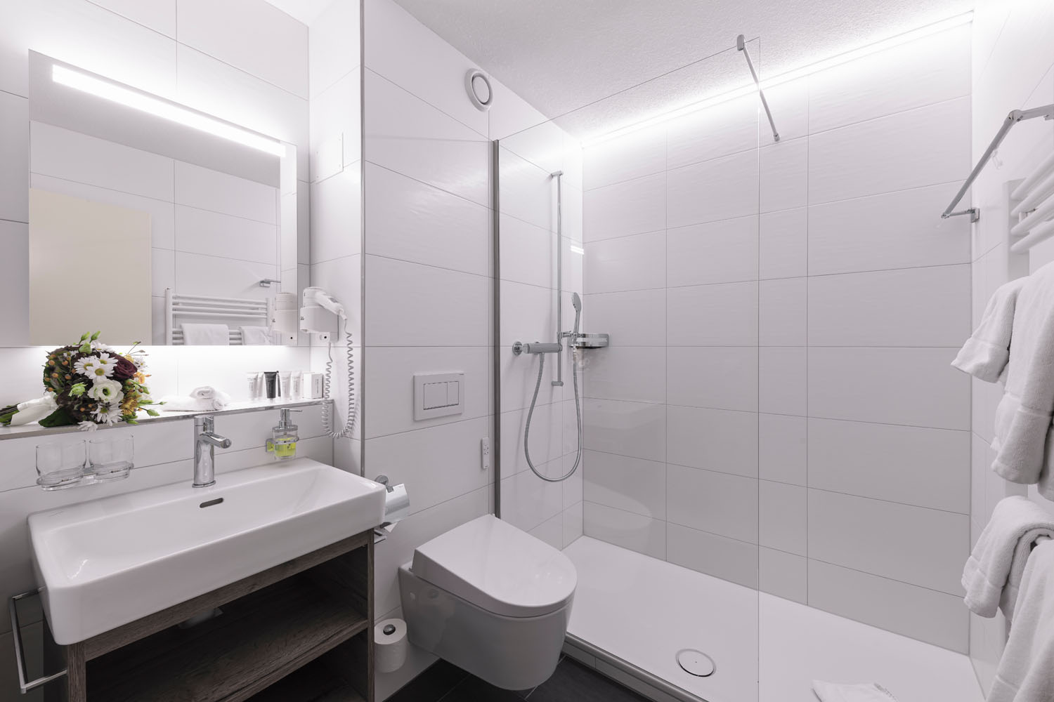 Weisses_Roessli_Schwyz_Schoepfer_Gastro_ZUE8191_(c)zuerrer_klein.jpg Weisses_Roessli_Schwyz_Schoepfer_Gastro_ZUE8191_(c)zuerrer_klein.jpg