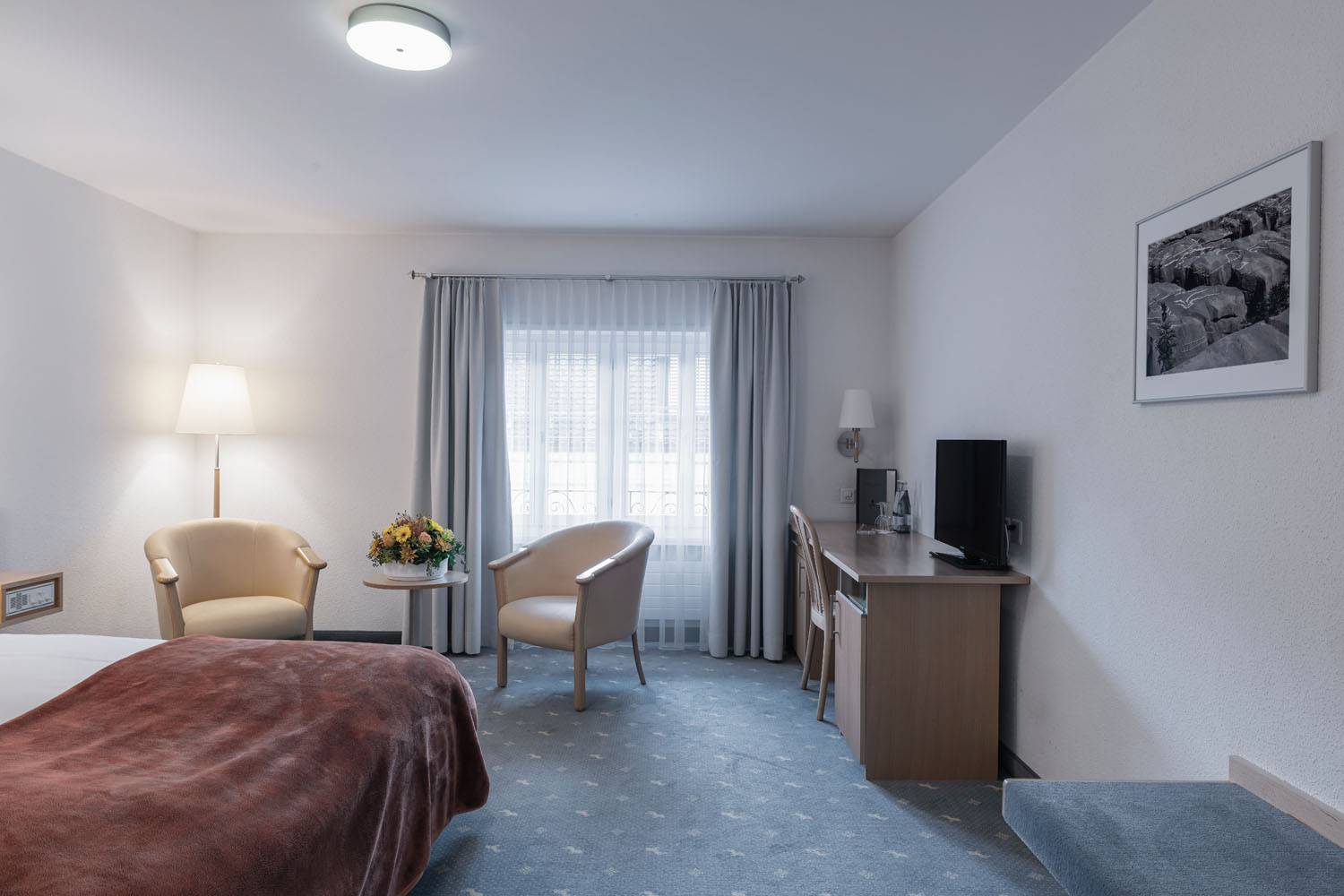 Weisses_Roessli_Schwyz_Schoepfer_Gastro_ZUE8189_(c)zuerrer_klein.jpg Weisses_Roessli_Schwyz_Schoepfer_Gastro_ZUE8189_(c)zuerrer_klein.jpg