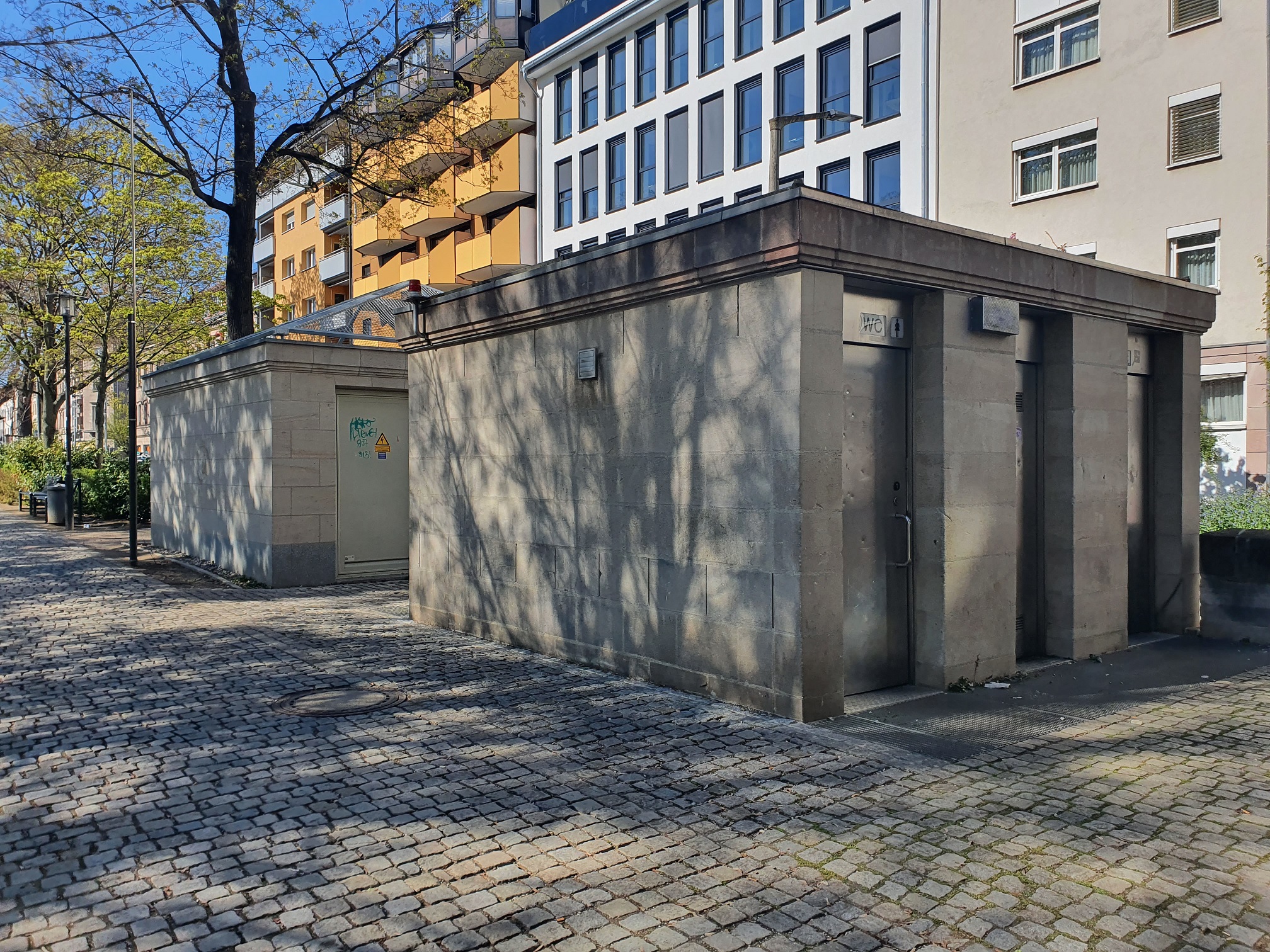 Adenauer-Anlage-Toilette