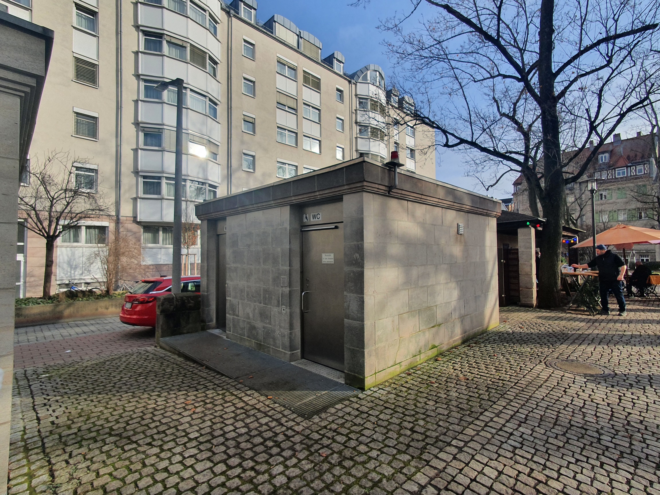 Öffentliche-Toilette-Adenauer-Anlage