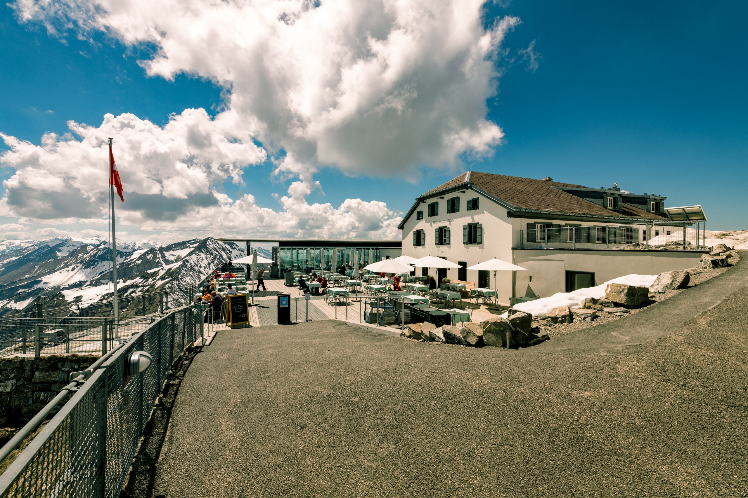 niesen-bergstation-sommer@ROB LEWISPHOTOGRAPHY.jpg