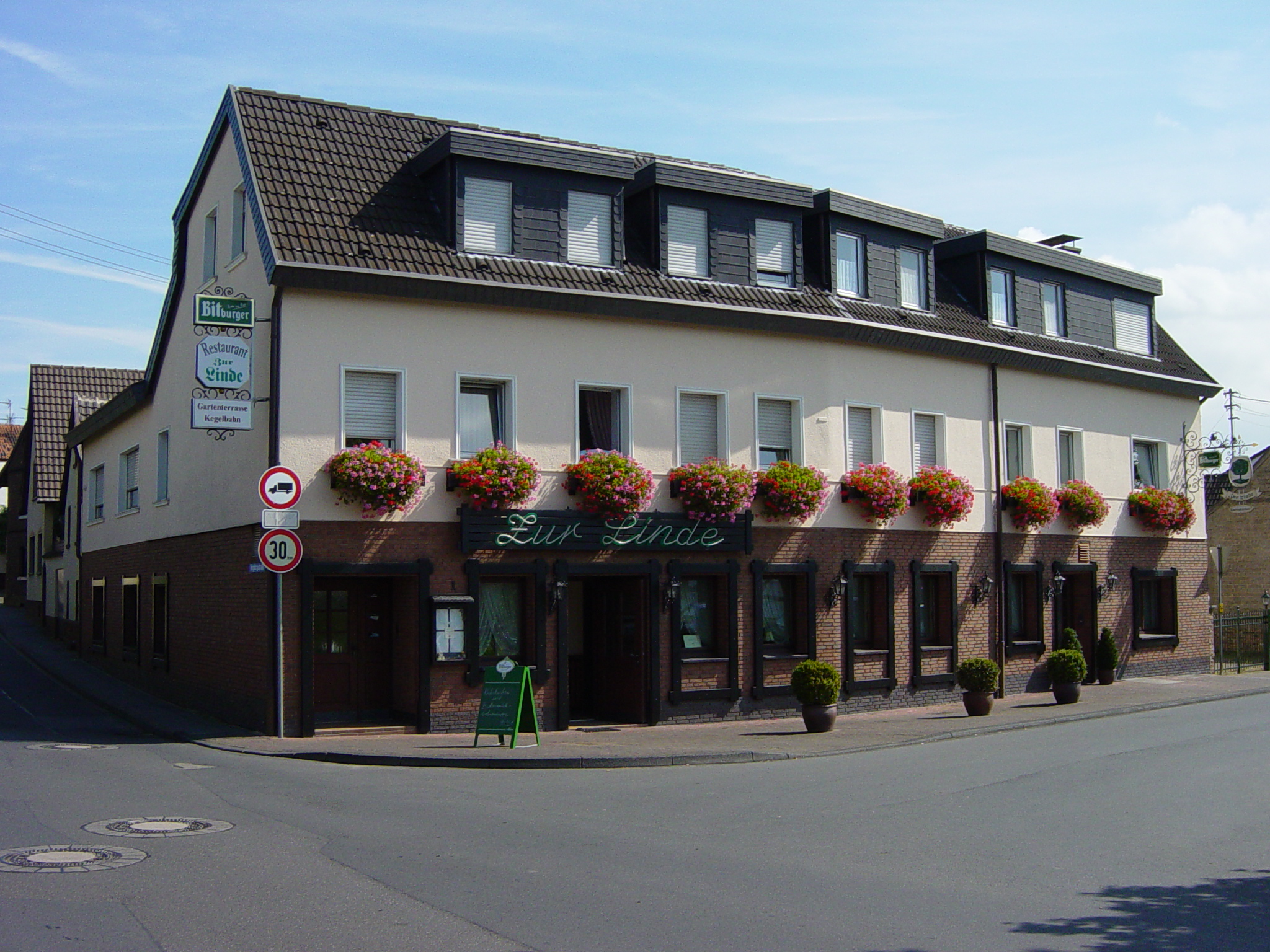 Gasthaus zur Linde & Ferienwohnung Familie Reichelt, Swisttal