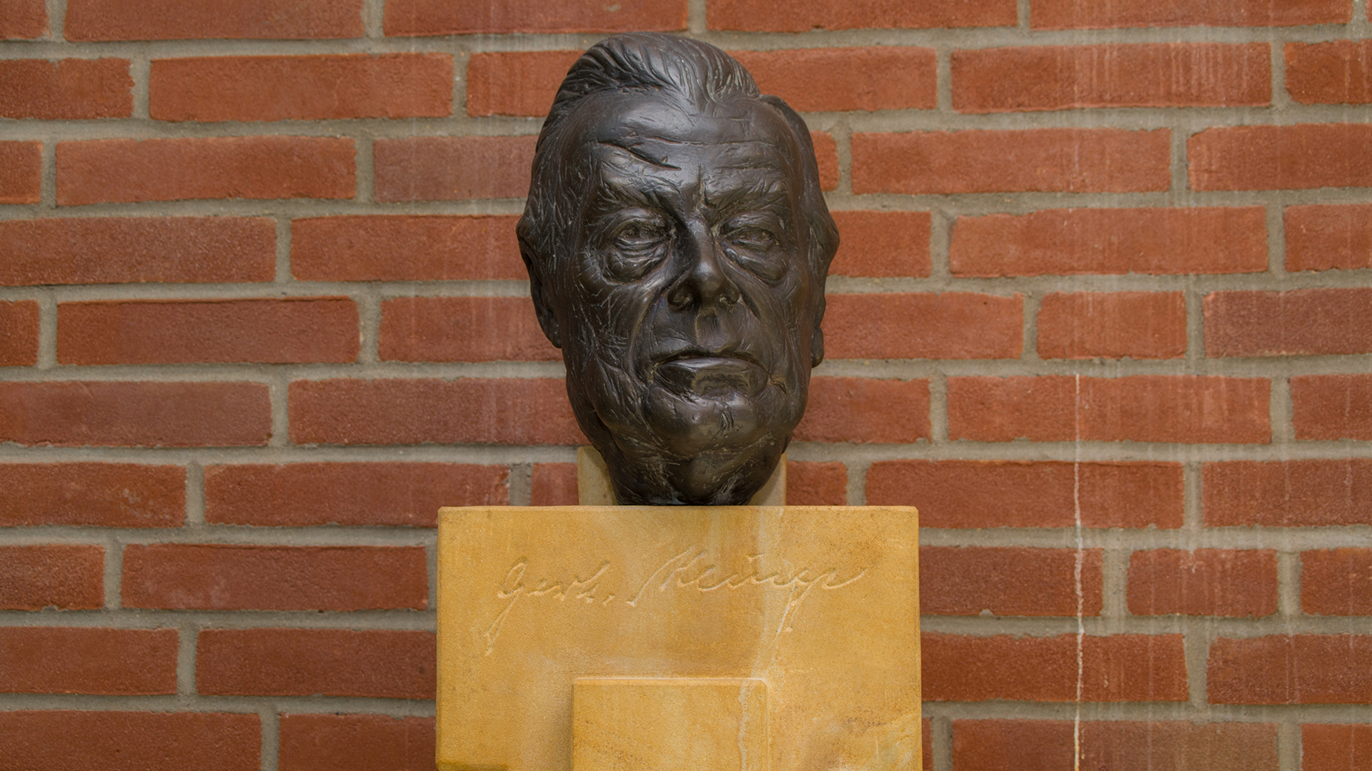 Portraitbüste Gerhard Heinze