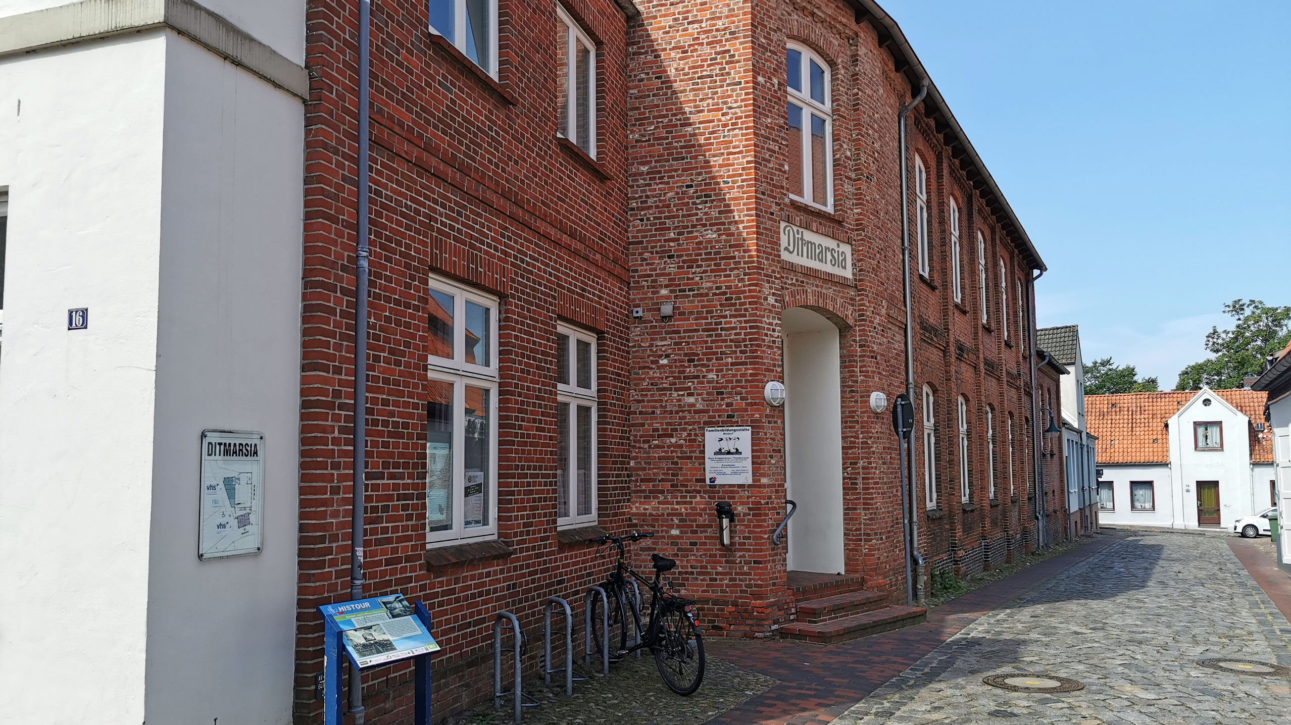 Politische Gespräche am Markttag