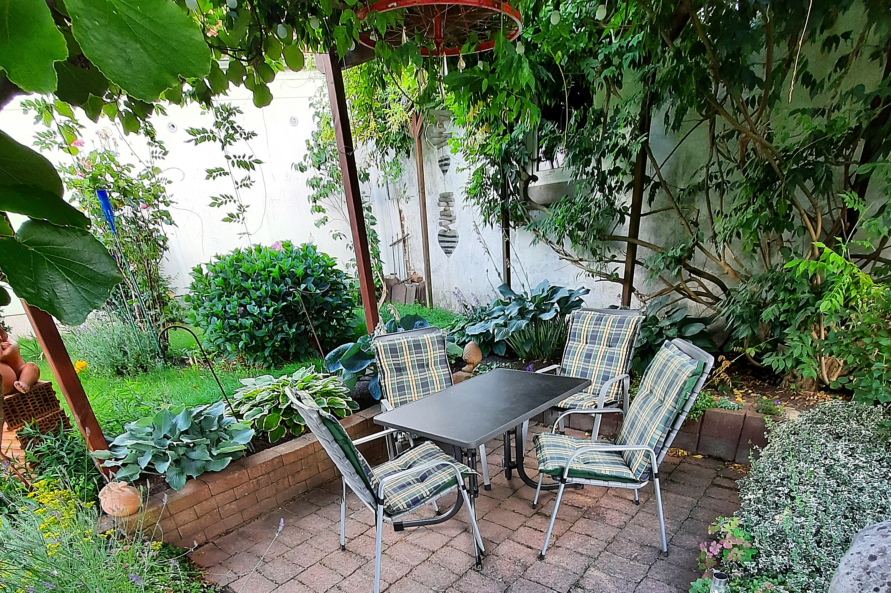 Sitzecke im Garten der Ferienwohnung Rita Dreyer