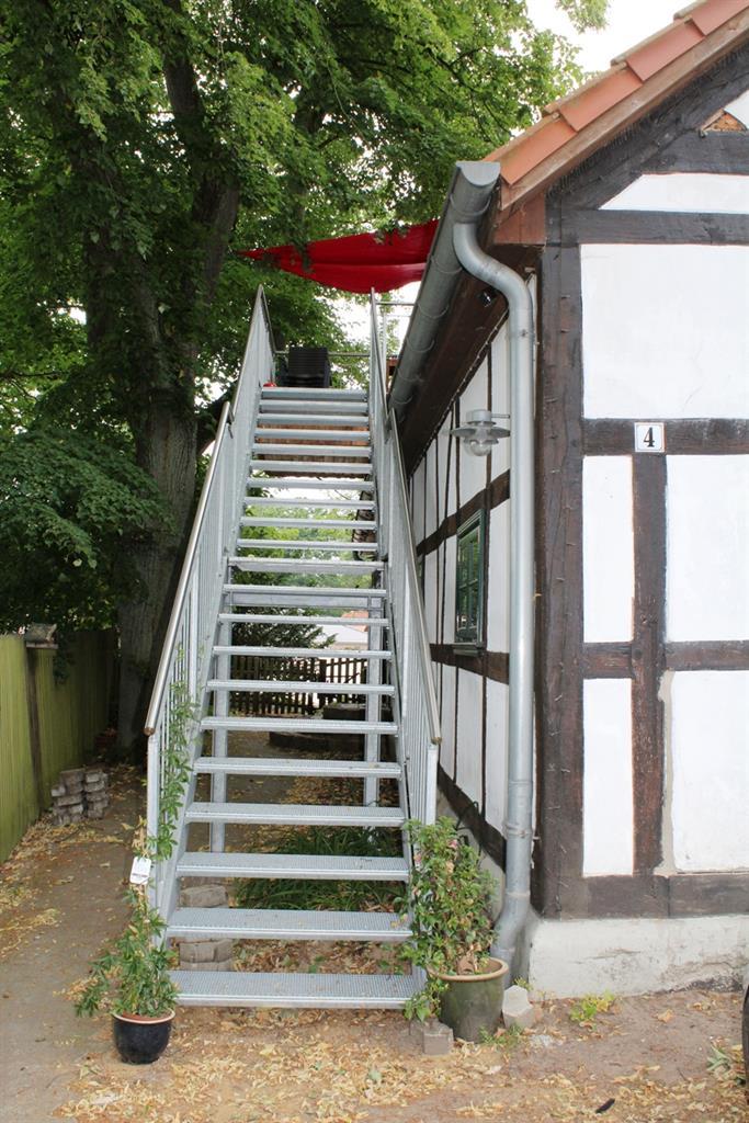 FW Über den Dächern Treppenaufgang zur FeWo