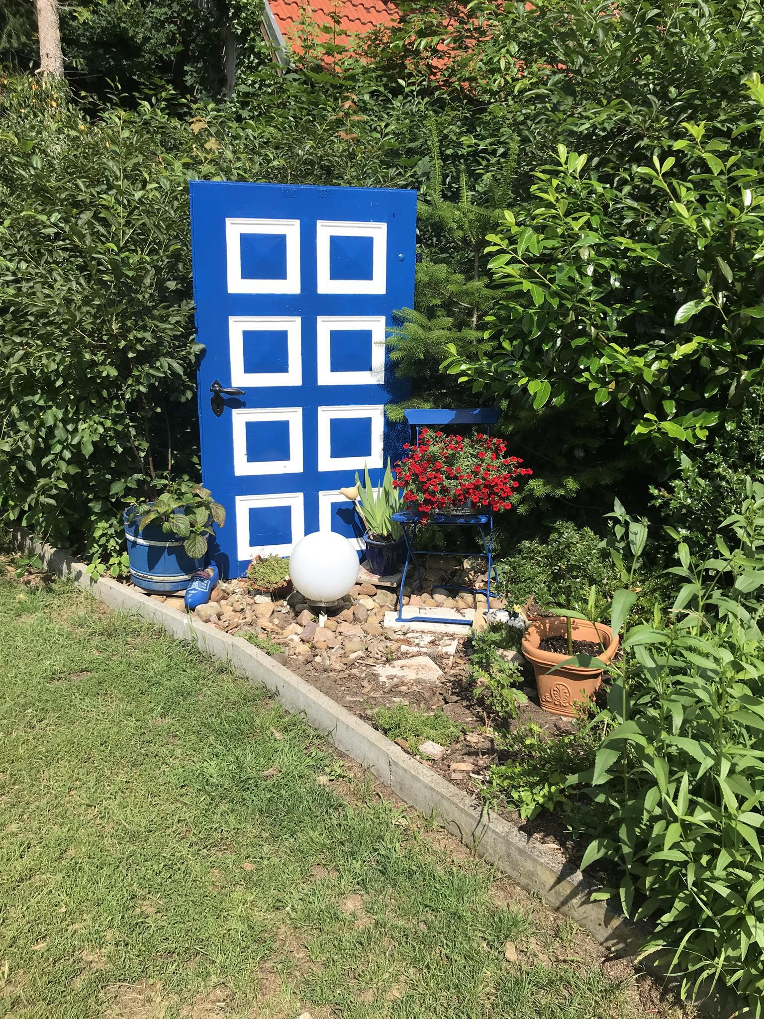 FW Tannenblick Dekotür im Garten