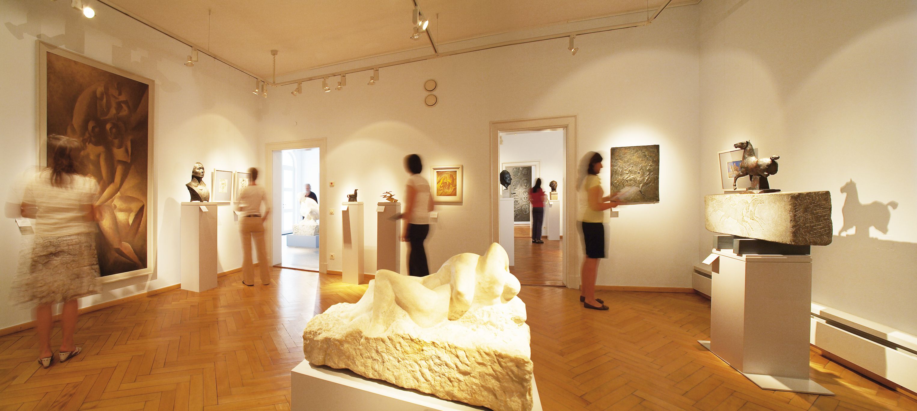 Edwin-Scharff-Museum Blick in Räume Fotograf Nik Schölzel Stadt Neu-Ulm.jpg