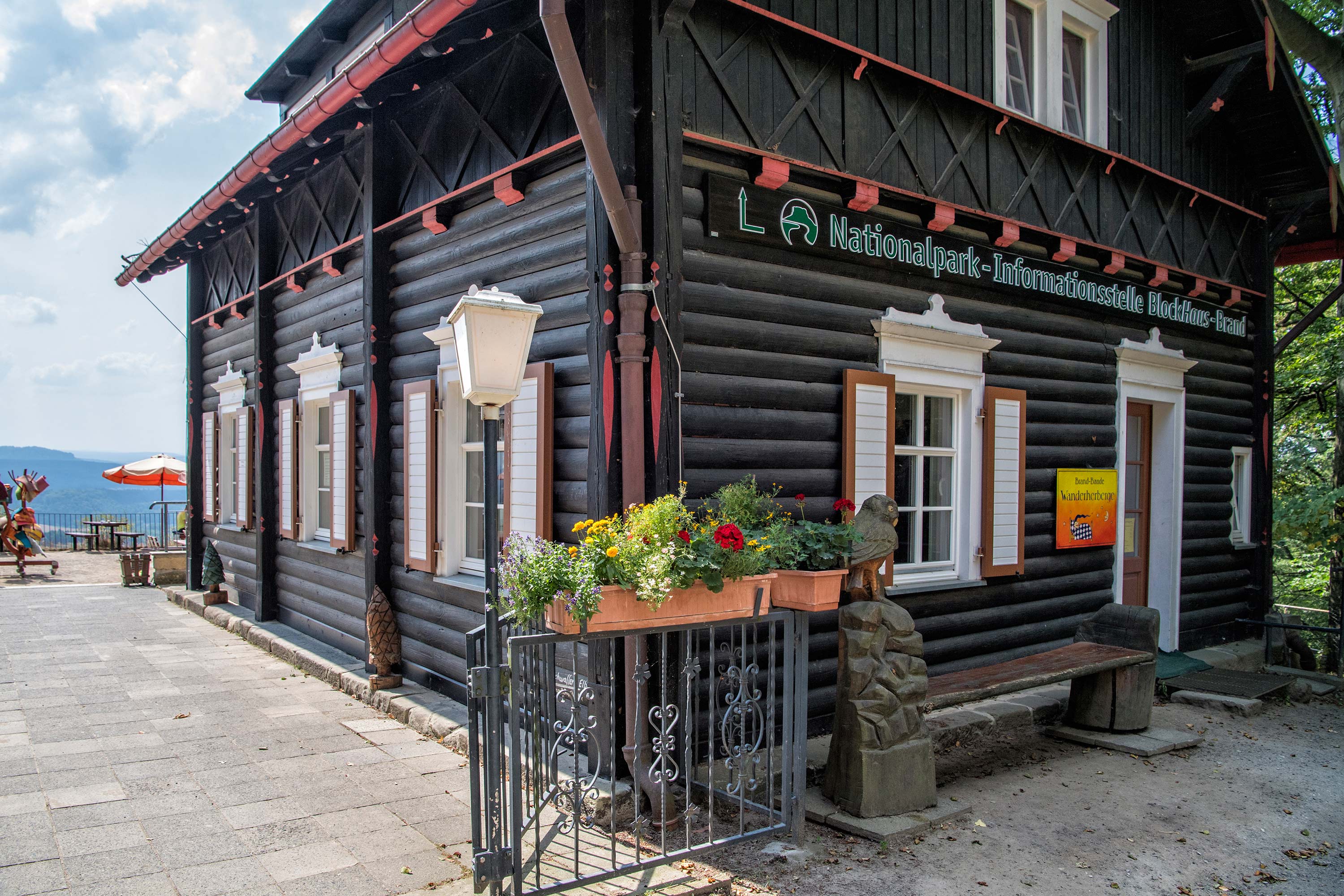 Blockhaus Brand Nationalpark Infostelle – Motiv
