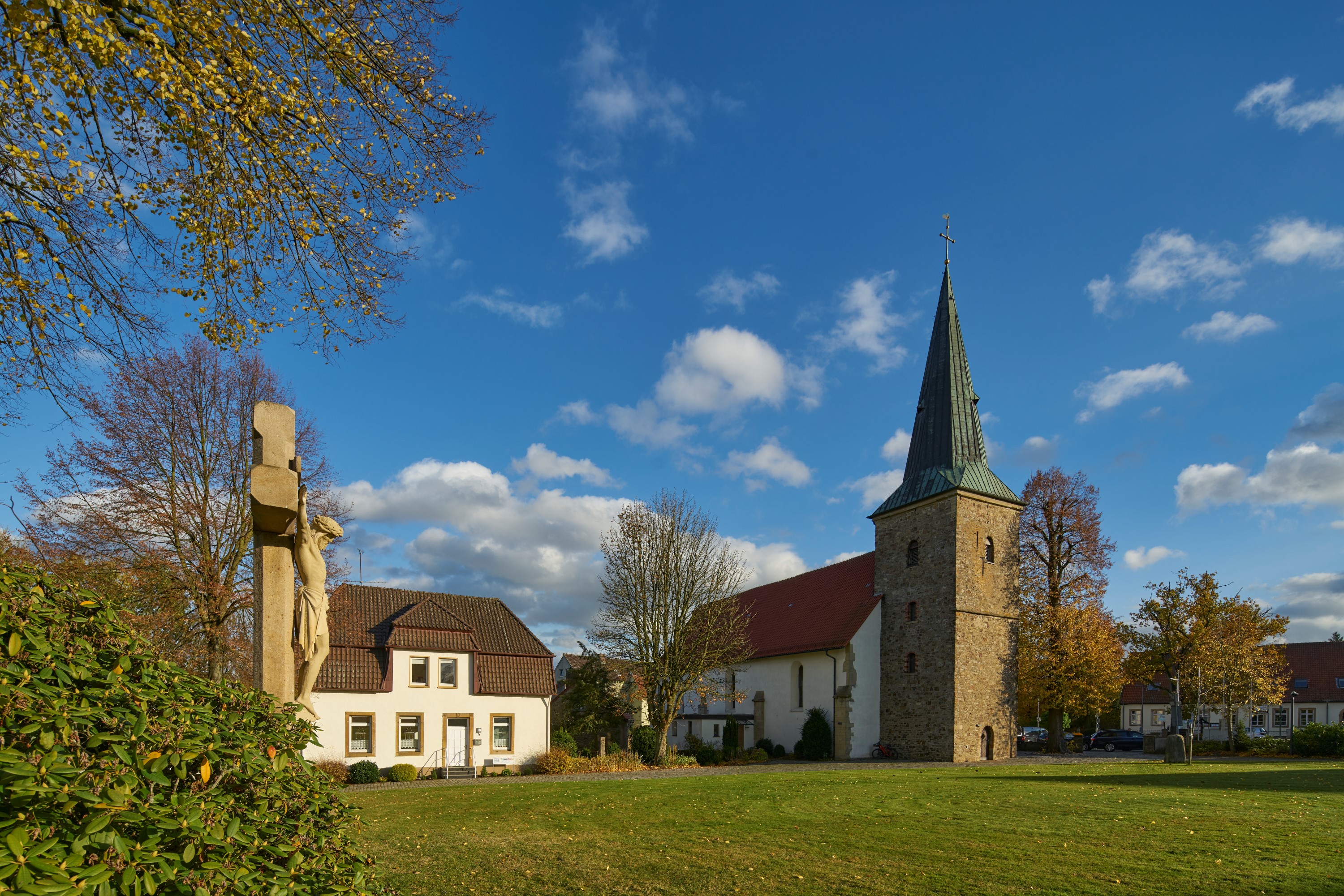 Romanische St. Dionysiuskirche