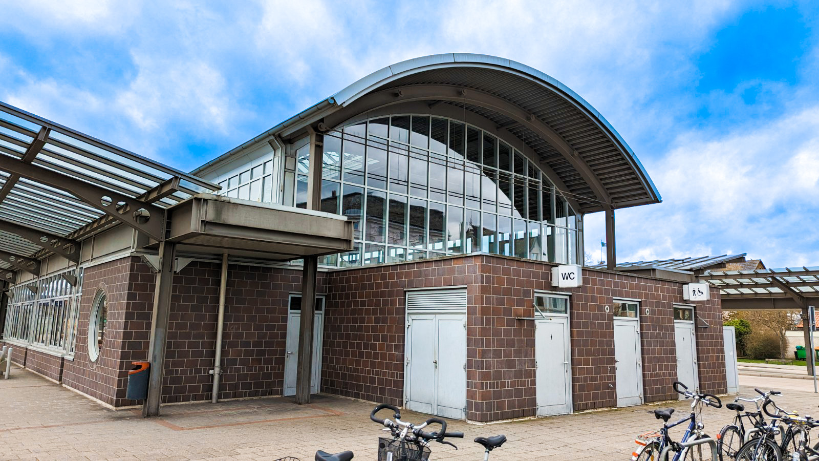 Öffentliche Toilette Am Bahnhof In Peine