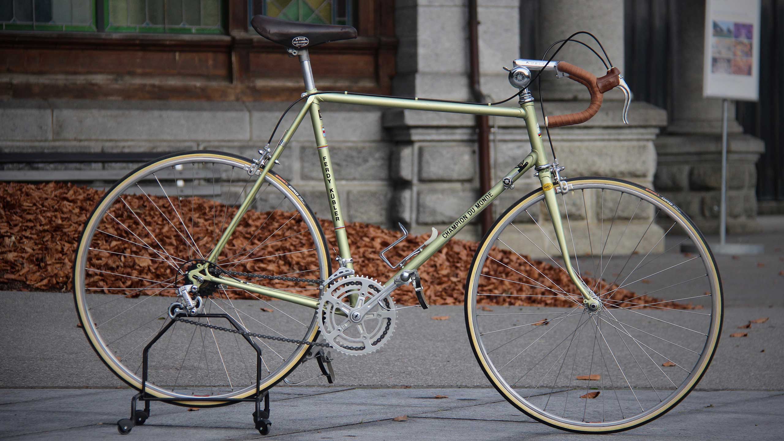 yello-velo-vintage-fahrrad-verleih-interlaken-gruen.jpg