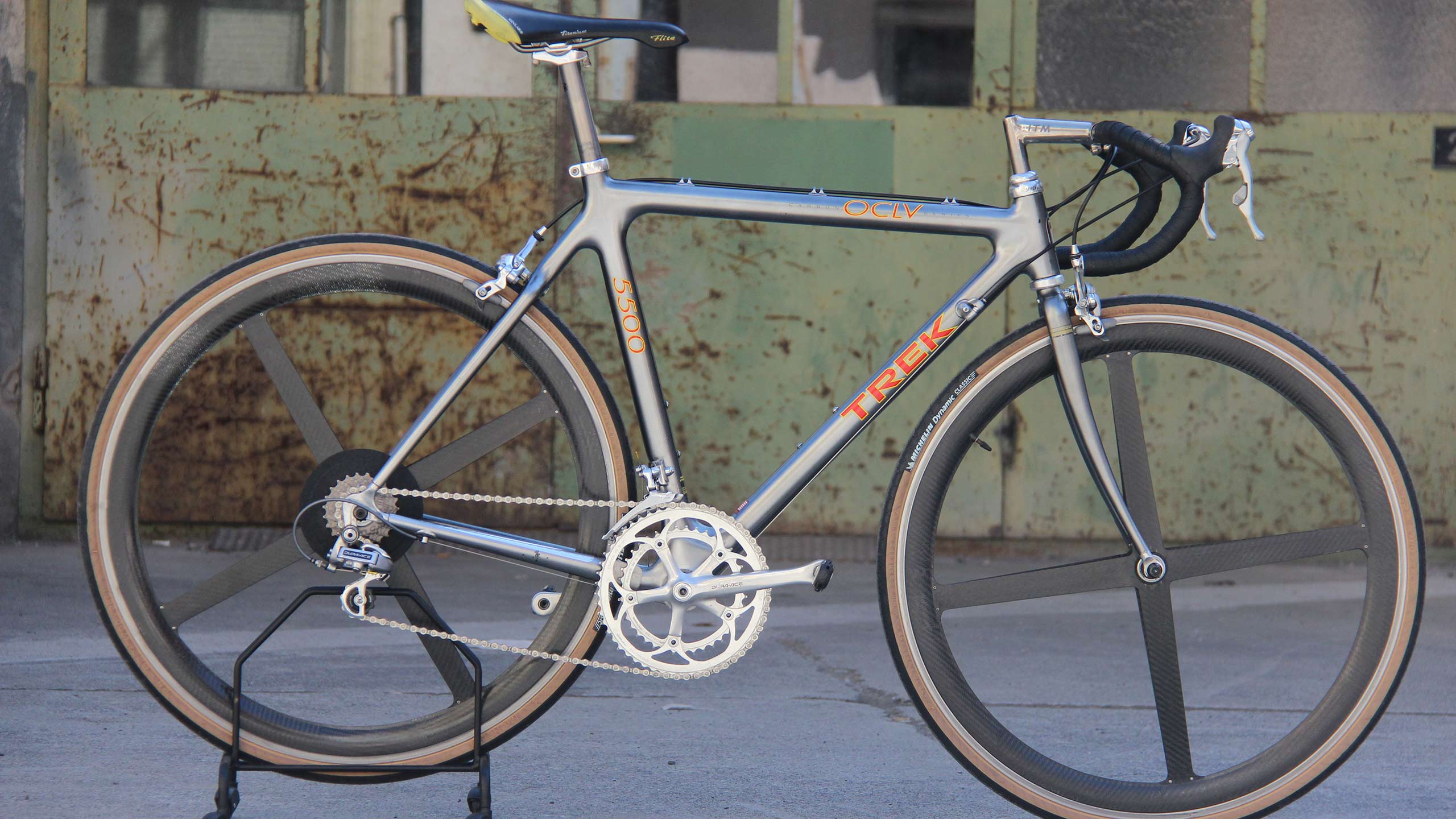yello-velo-vintage-fahrrad-verleih-interlaken-modern-grau.jpg