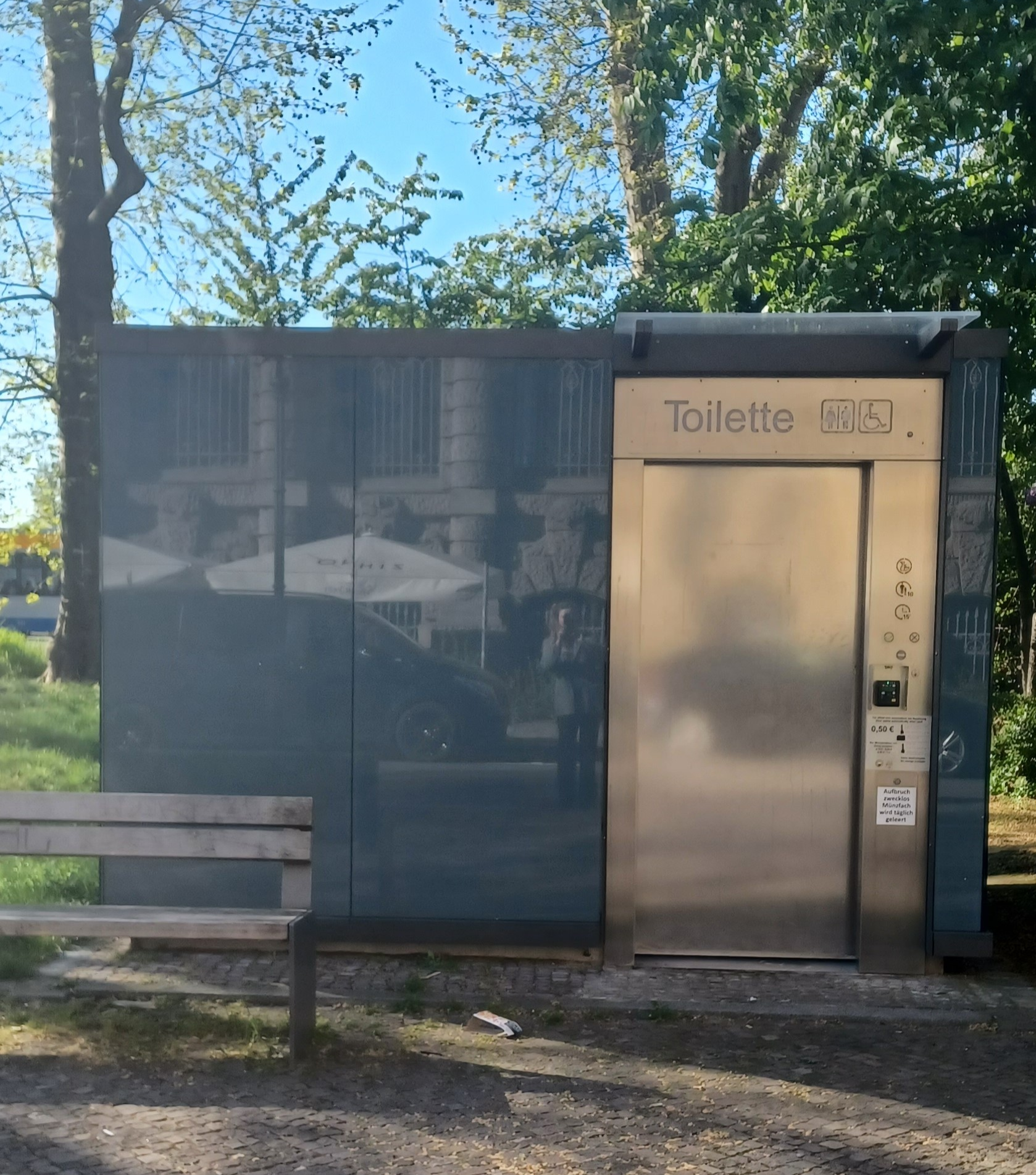 Öffentliche Toilette – Martin-Luther-Ring – Motiv