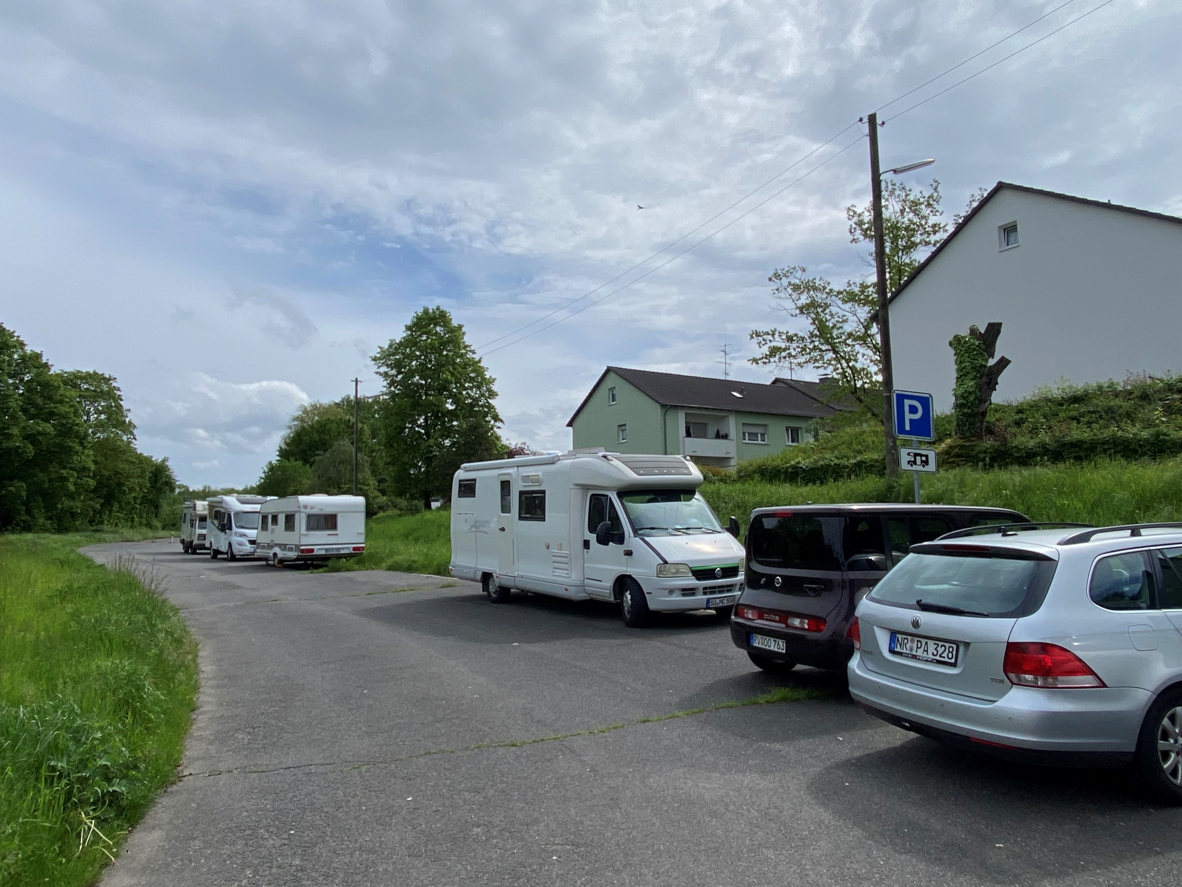 Wohnmobilstellplatz Bröltalstraße.jpg
