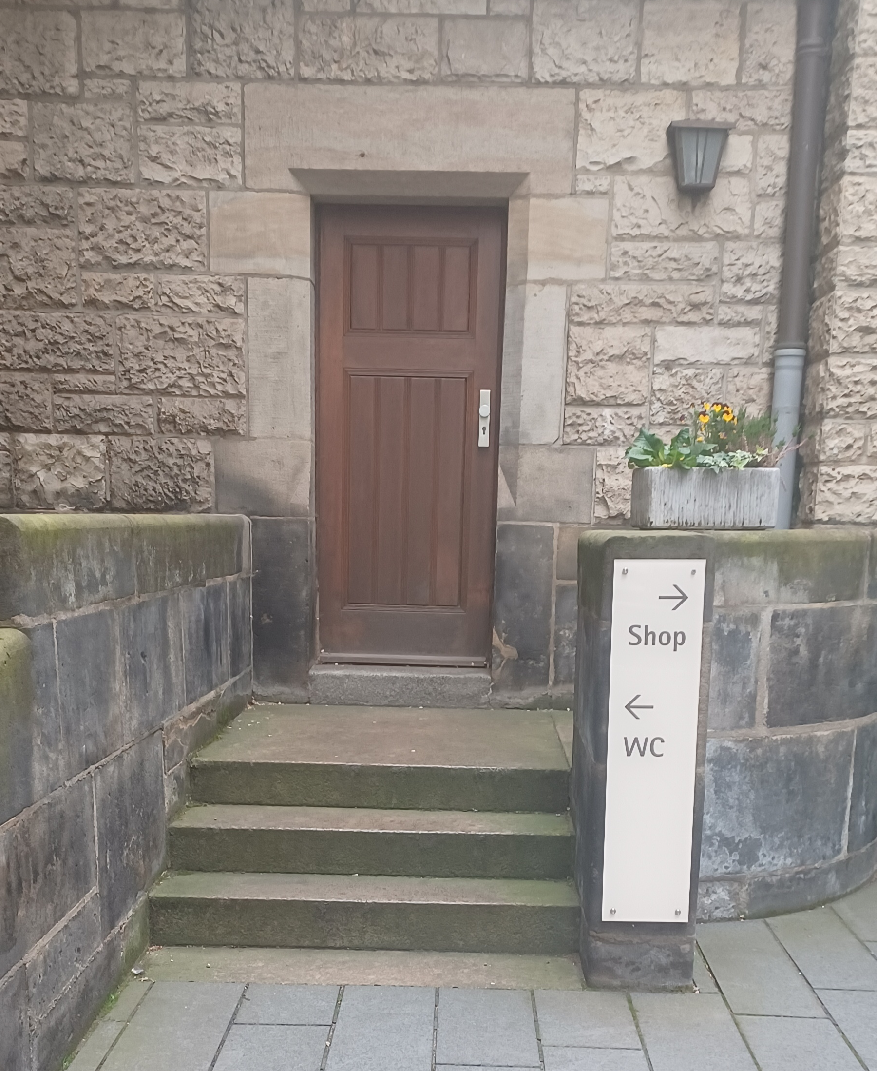 Öffentliche Toilette – Thomaskirche – Motiv