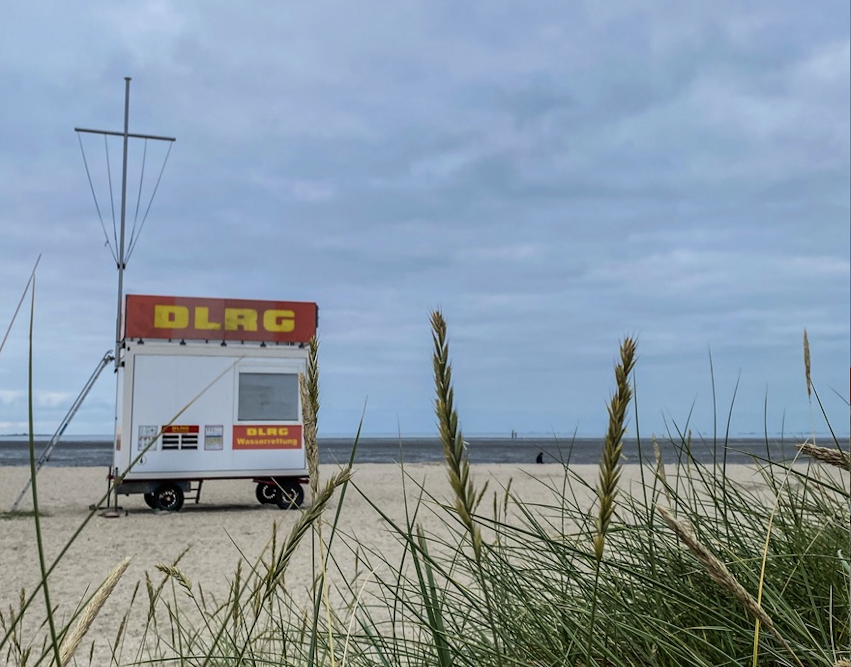 DLRG am Badestrand Schillig