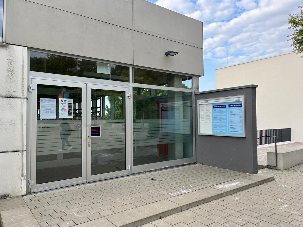 Eingangsbereich des Hallenbads in Elchingen
