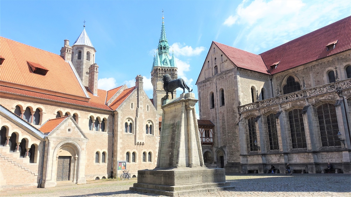Braunschweiger Löwe, Burg Dankwarderode, Rathaus und Dom