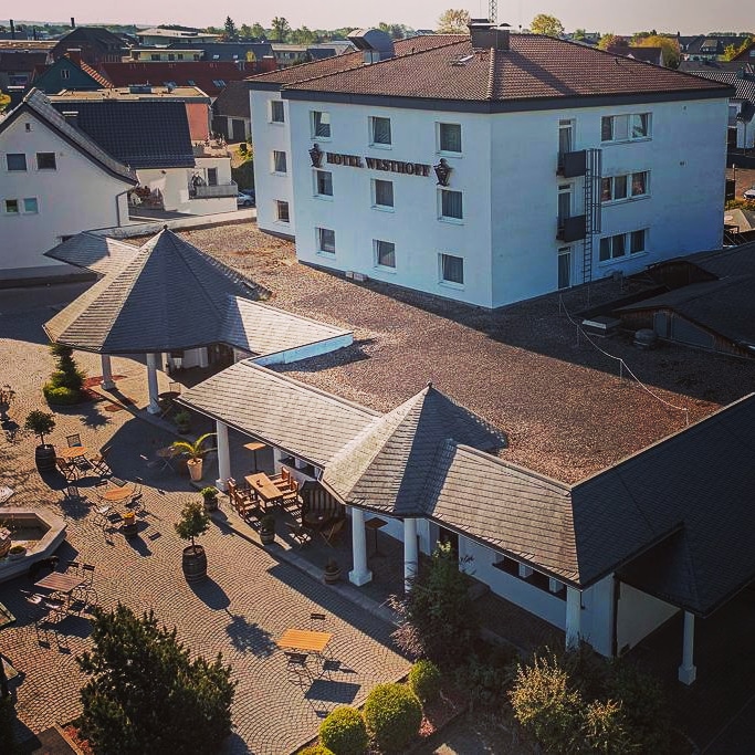 Hotel Westhoff_CCBYSA_Teutoburger Wald_Stadt_Schloss_Holte-Stukenbrock_Hotel Westhoff (6).jpg