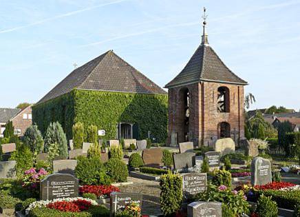 Der Friedhof an der deich Kirche. - Picture of Deichkirche