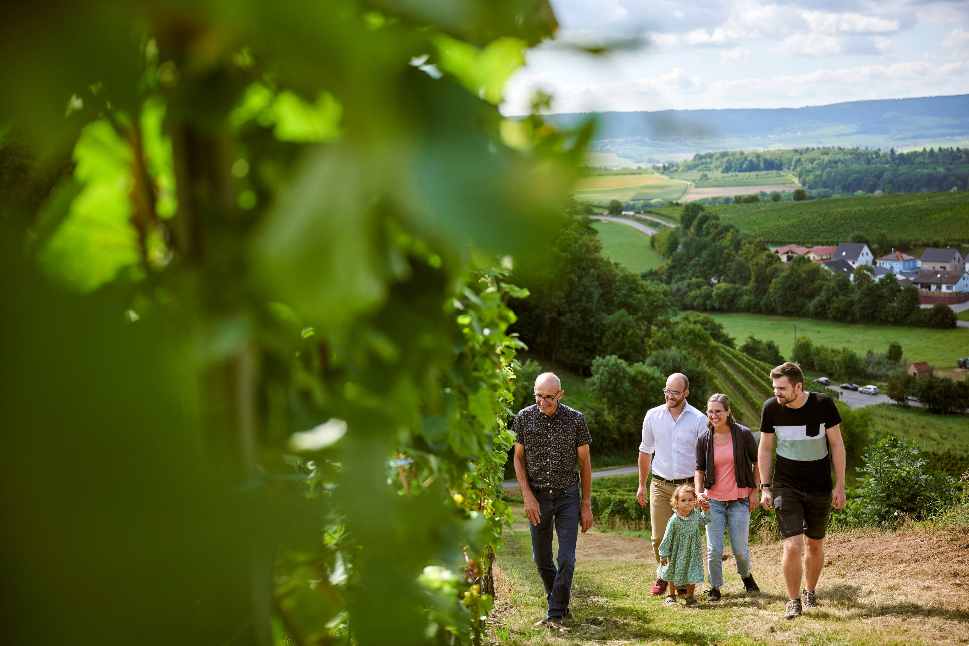 Kleingruppe in Weinbergen