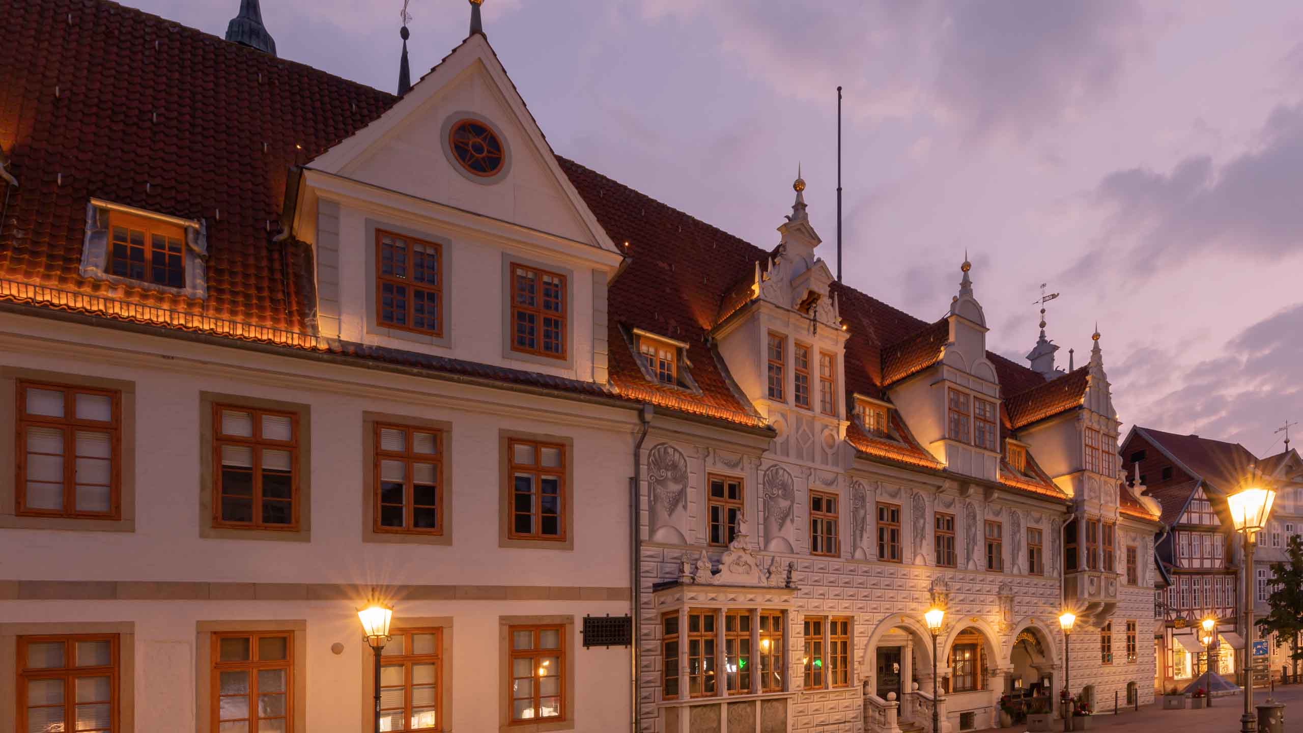 Bild vergrößern: Altes Rathaus in Celle am Abend