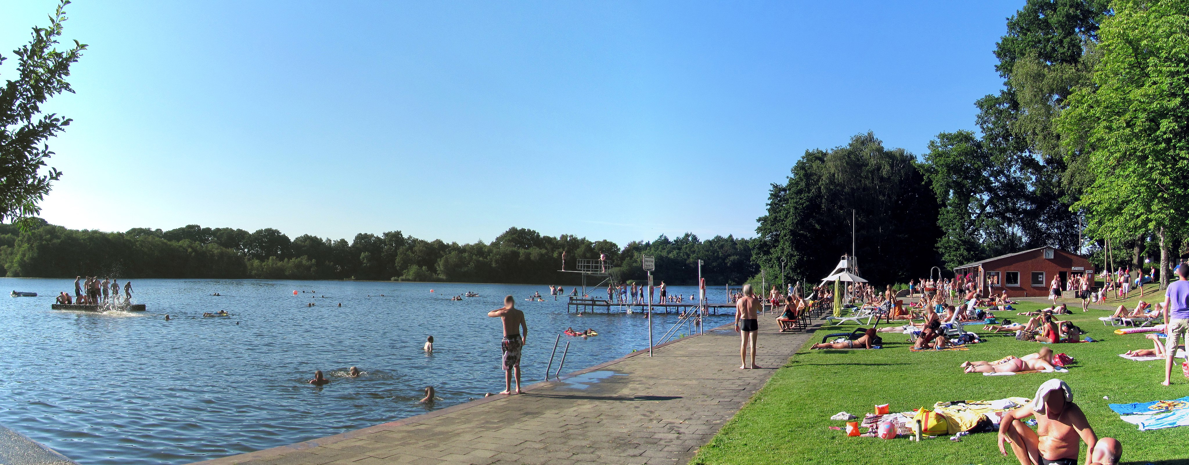 Das Naturfreibad am Darnsee in Bramsche spendet Erholung im  Naturschutzgebiet.