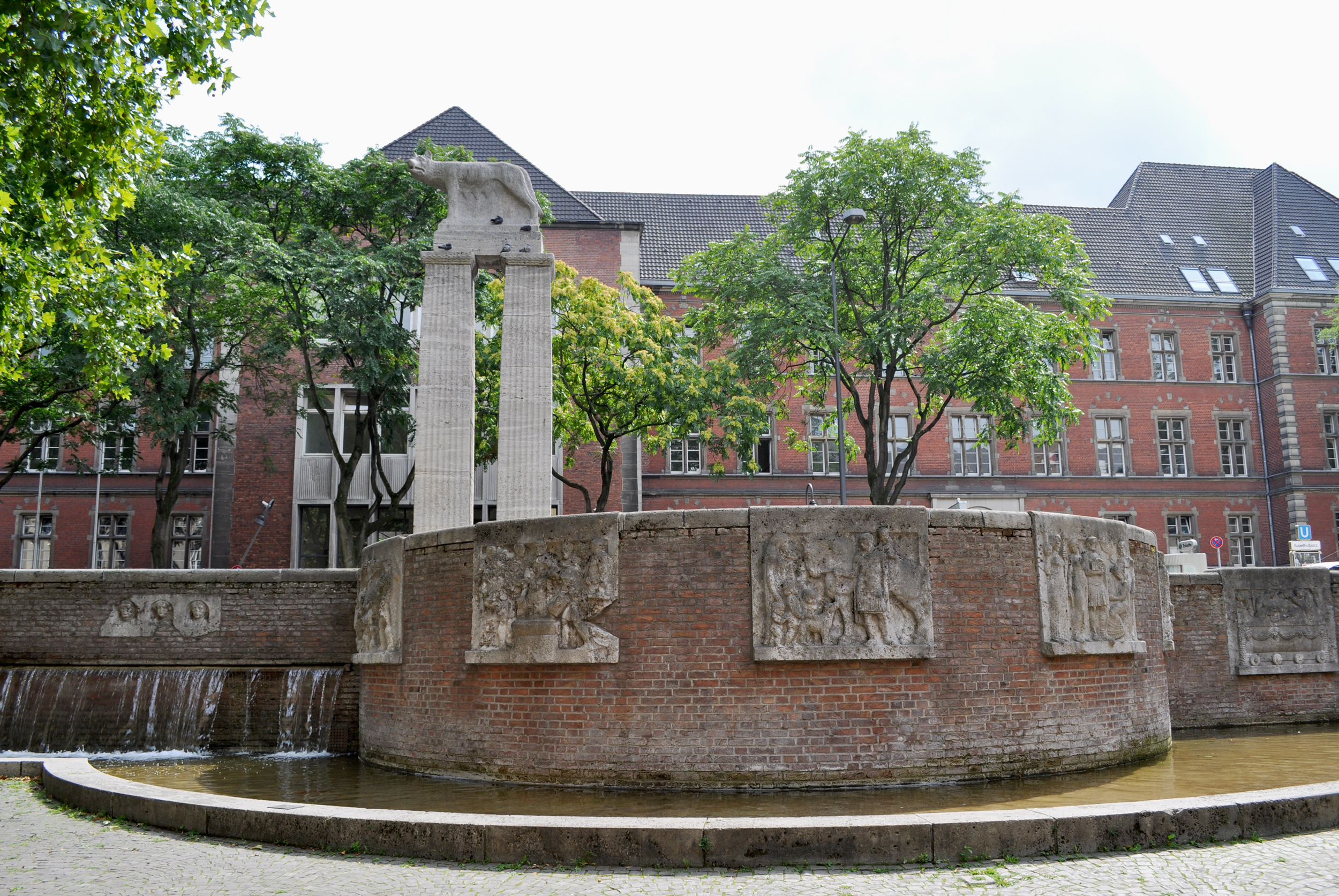 Roman fountain Cologne | Cologne Tourism