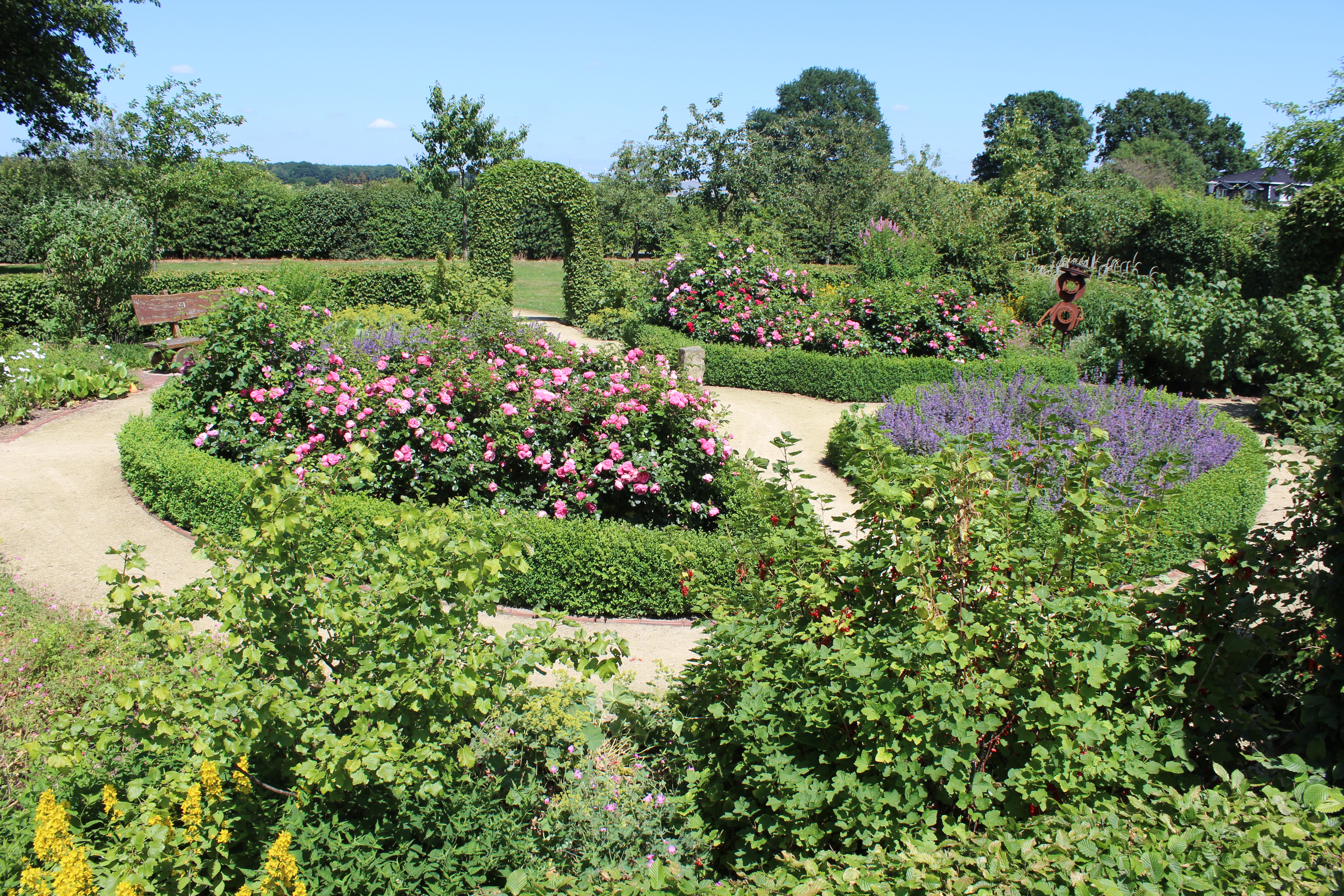 Сізді серуендеуге шақырады