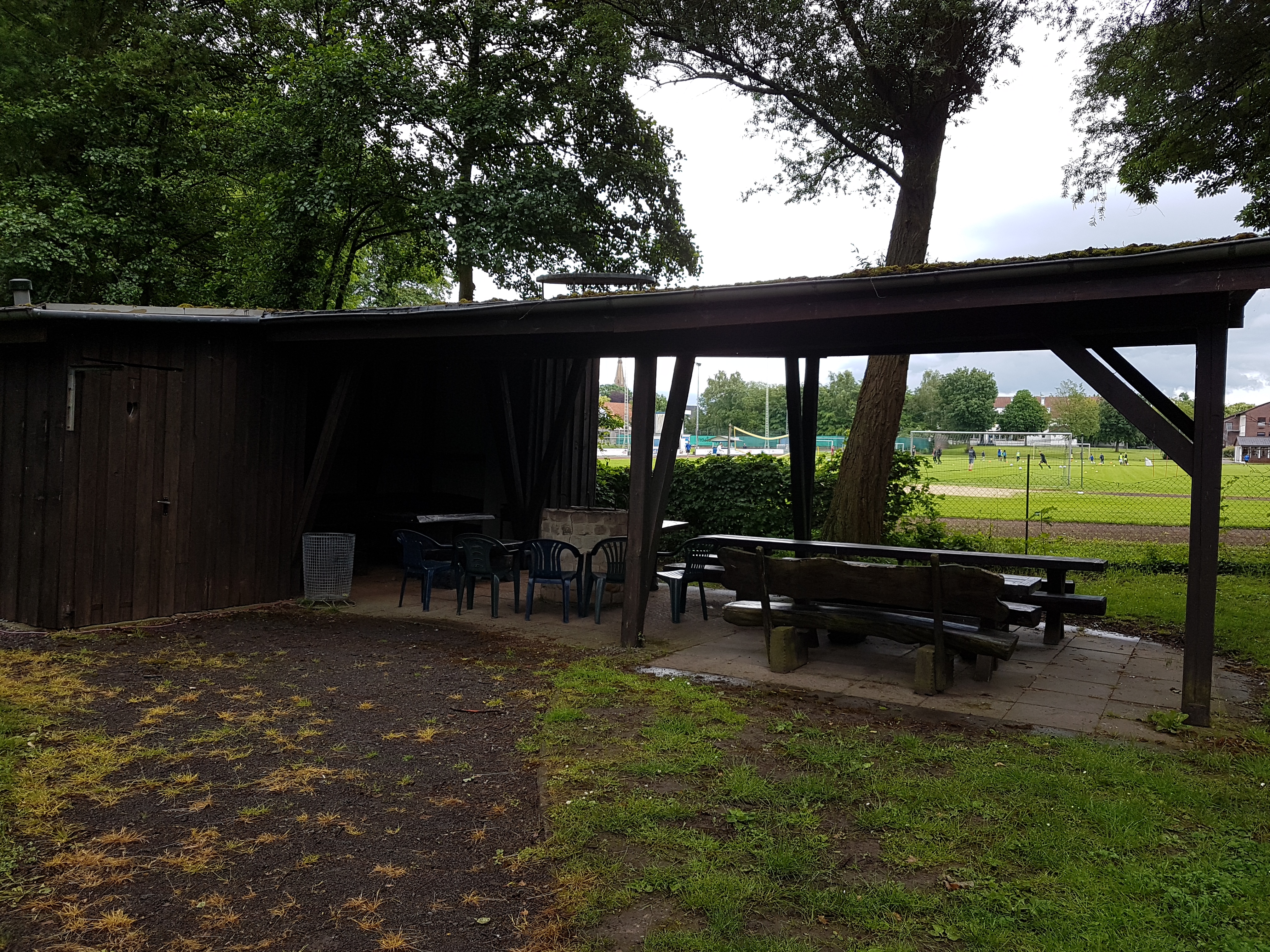 Grillhütte Hagenburg Sitzmöglichkeit