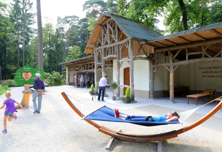 Liegehalle im Waldpark des Gartenschau-Geländes