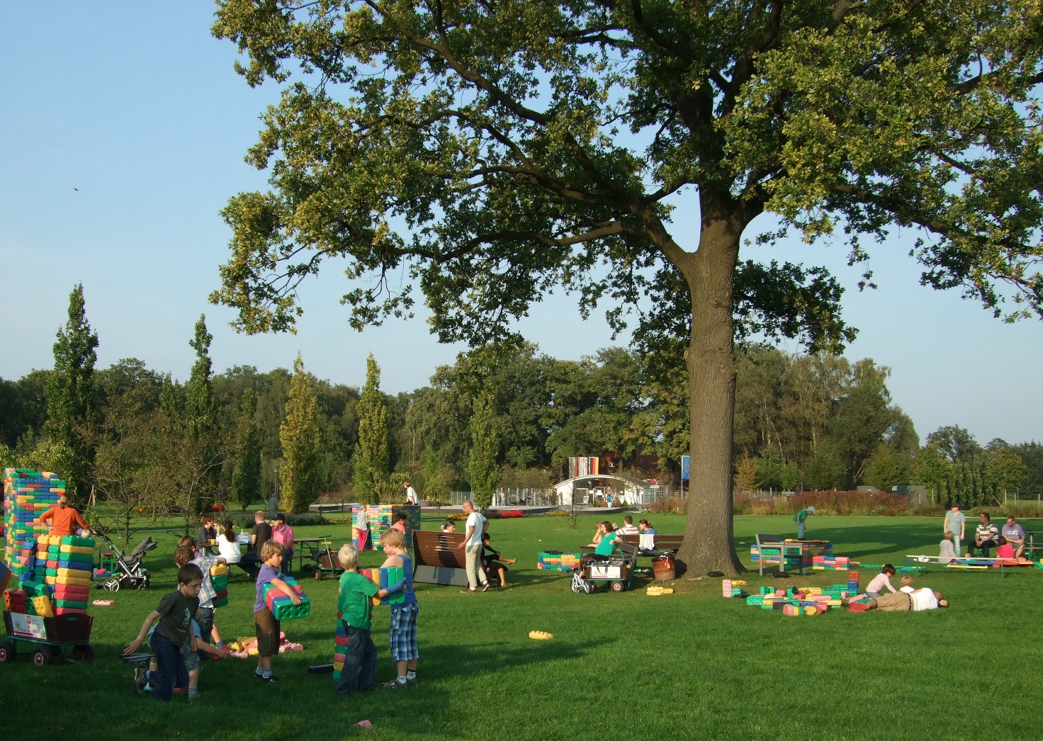 Spielspaß mit Riesenbausteinen im Parkteil Nord