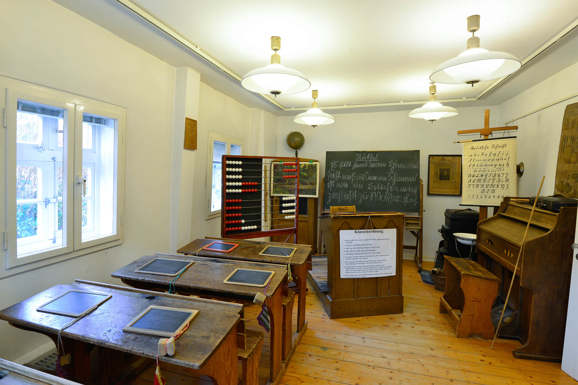 Tafel im Klassenzimmer im Schulmuseum Steinhorst in der Südheide Gifhorn