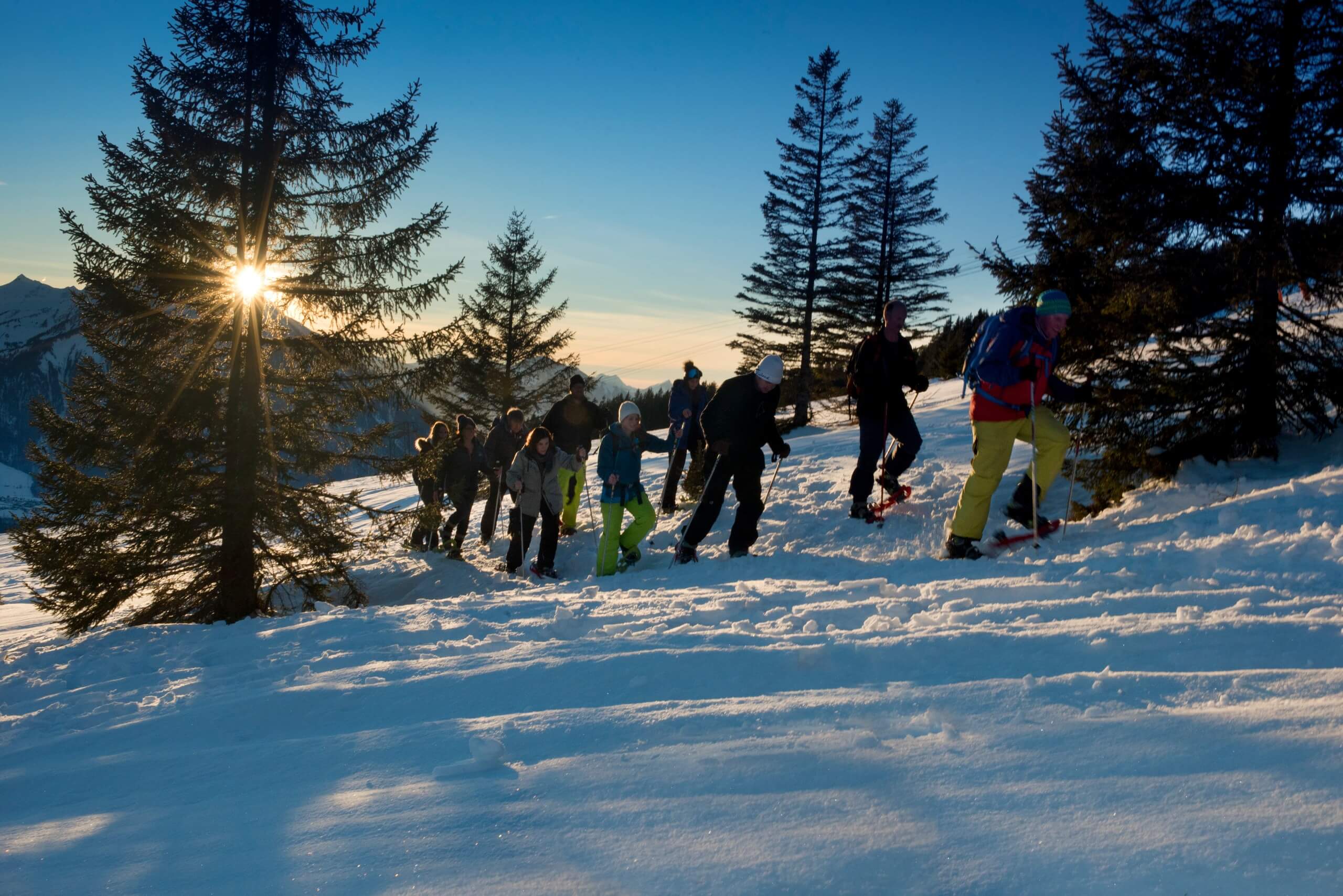niederhorn-schneeschuhlaufen-winter-abendstimmung-tour-sonnenuntergang