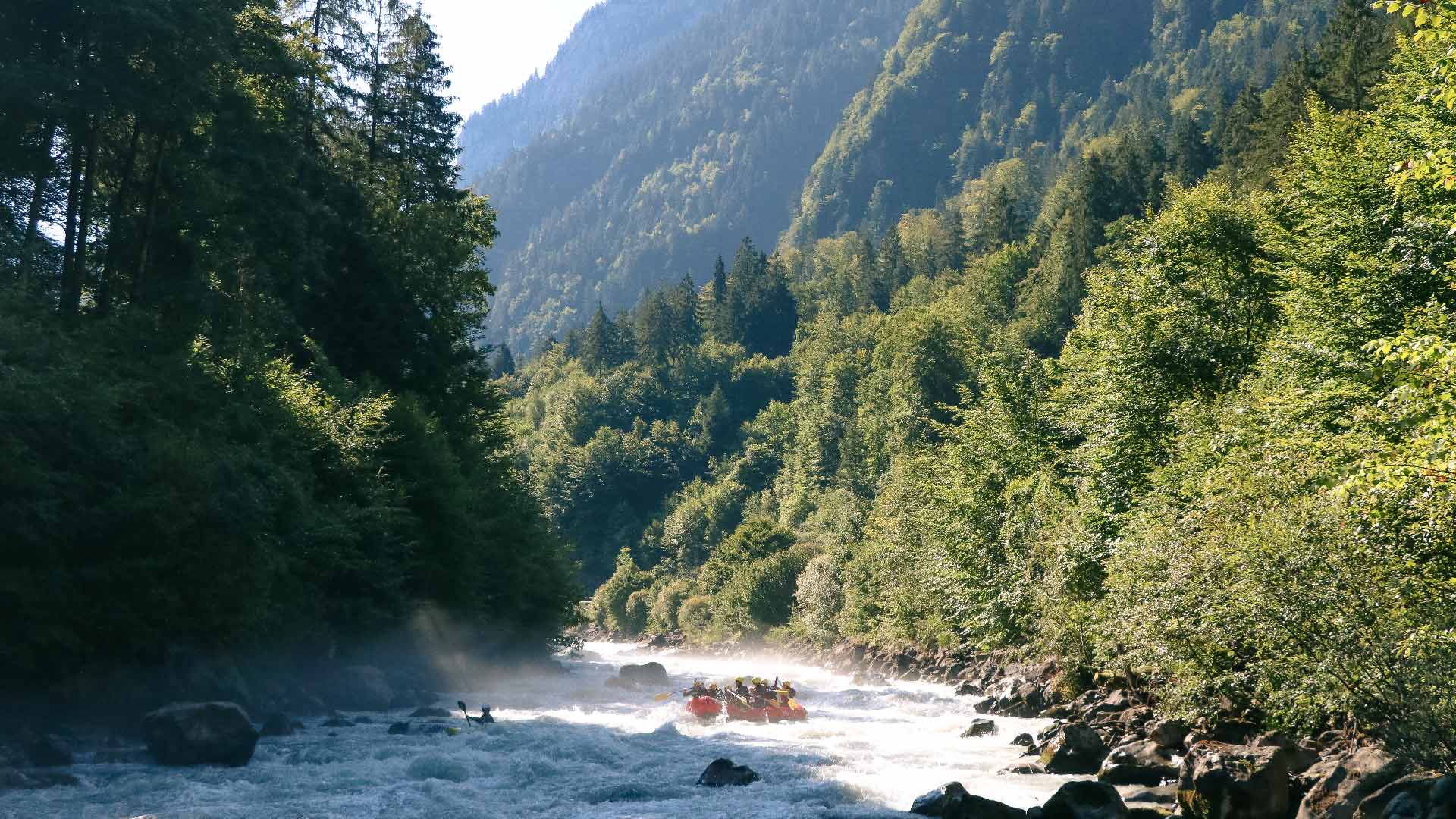 river-rafting-sommer-boote-adventure-wasser