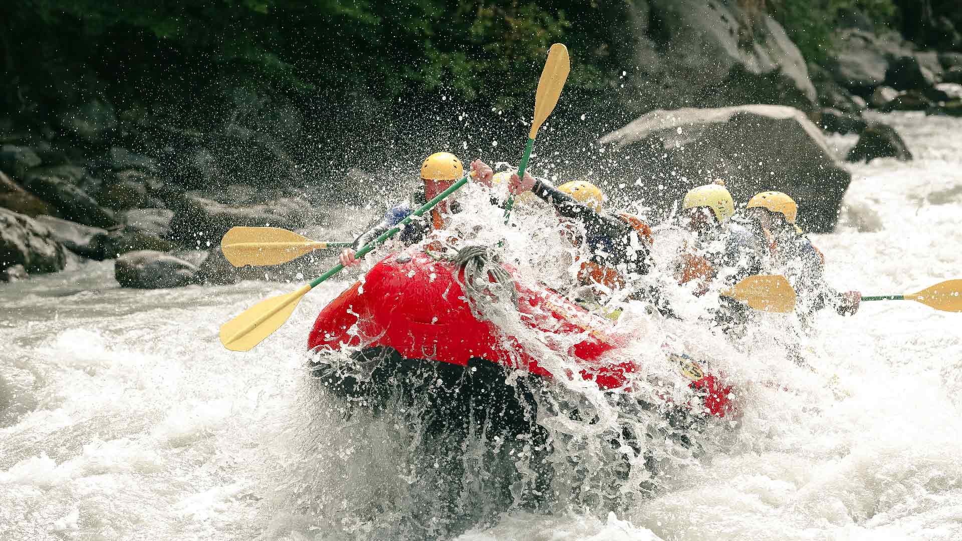 river-rafting-sommer-adventure-action-wasser