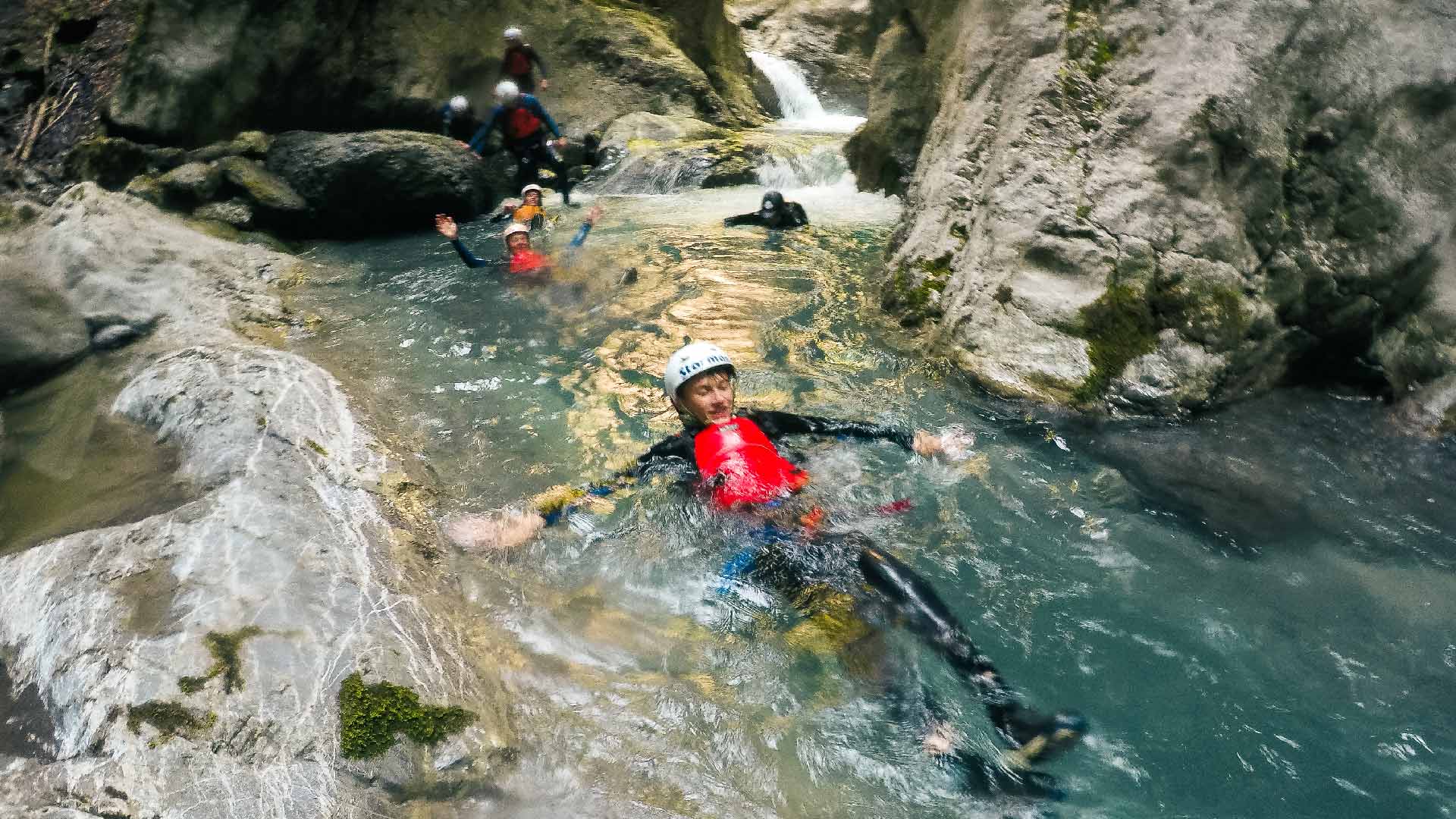 canyoning-adventure-wasser-treiben-lassen