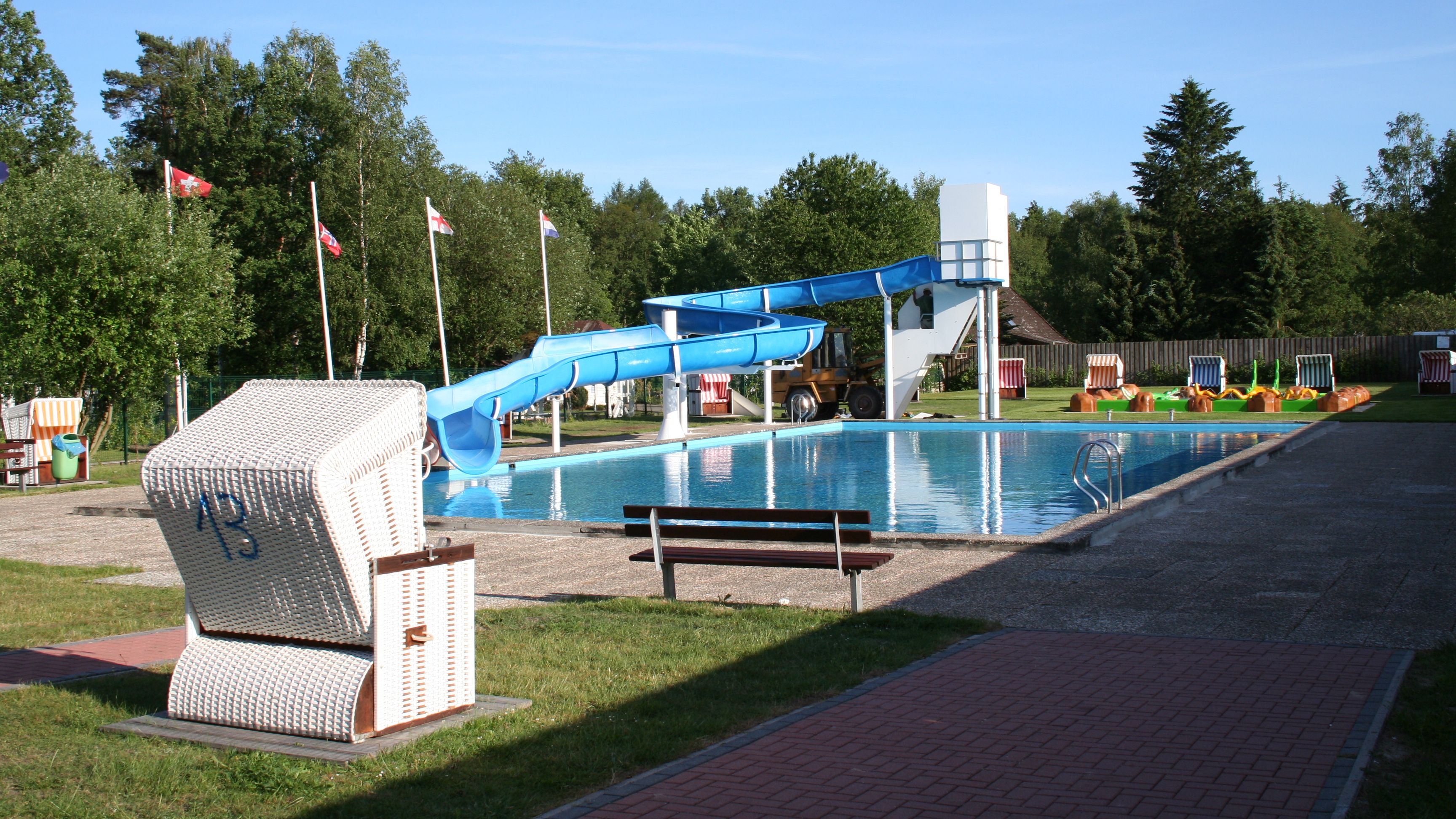 Outdoor swimming pool at Ferienpark Heidesee